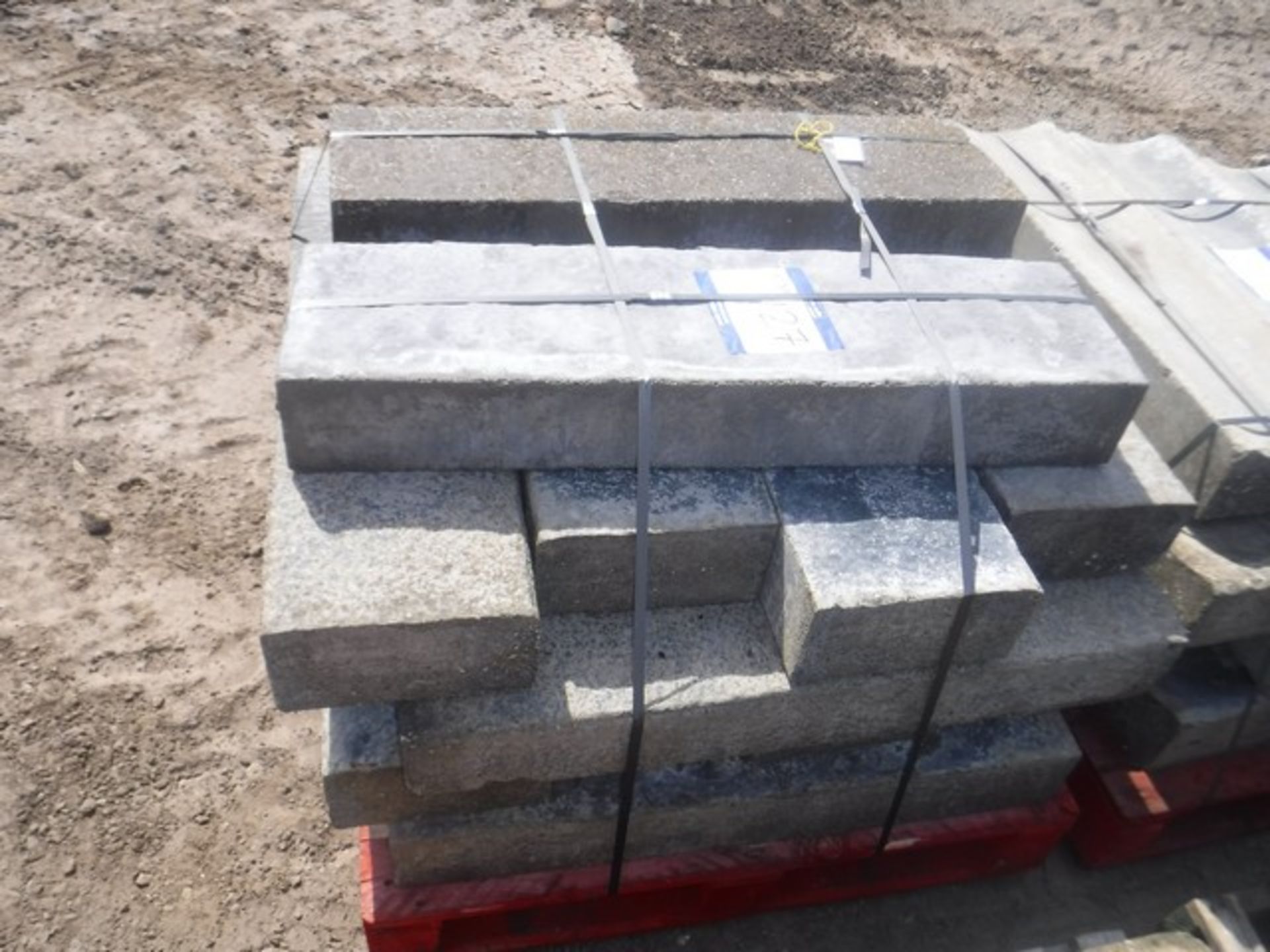 CONCRETE STEPS WITH RIVEN FINISH 915 X255 X120MM X18