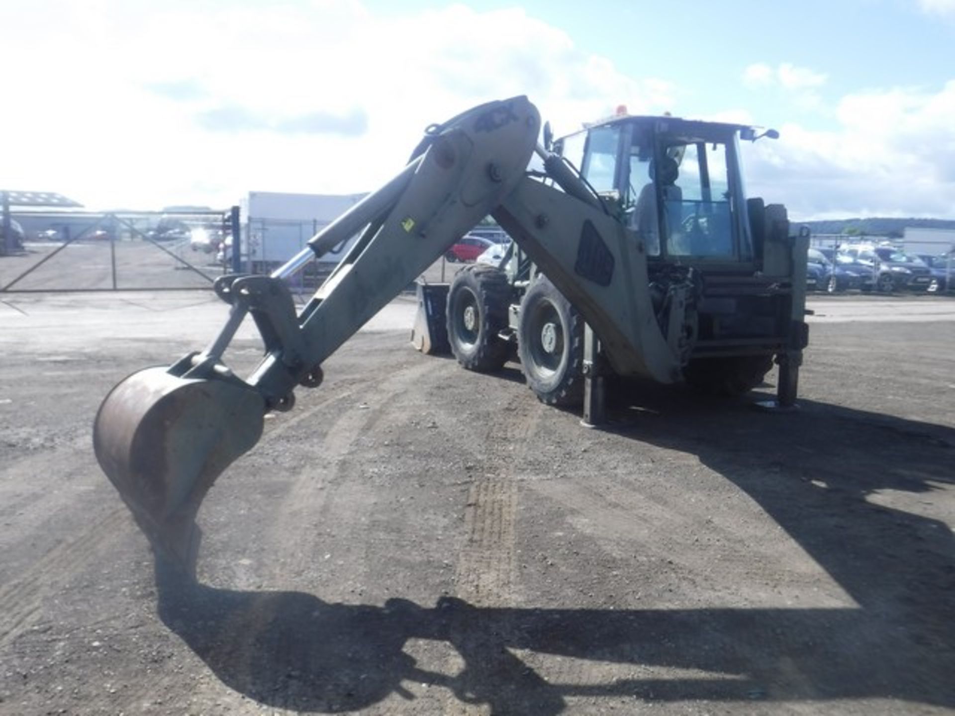 JCB 4C EXCAVATOR 2003, BACKHOE IN FIXED POSITION, HOURS UNKNOWN SN - 0927610 - Image 4 of 7