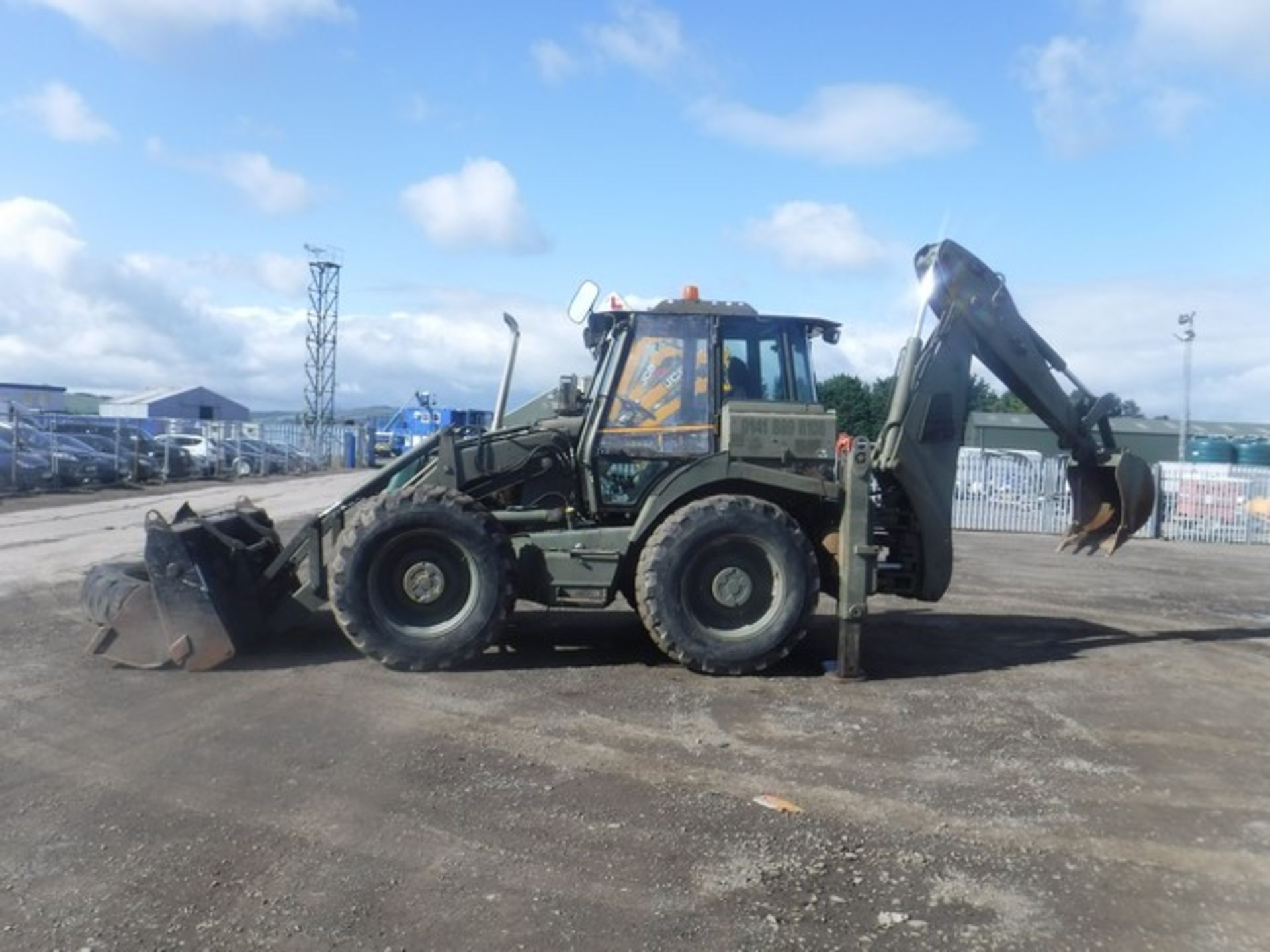 JCB 4C EXCAVATOR 2003, BACKHOE IN FIXED POSITION, HOURS UNKNOWN SN - 0927610