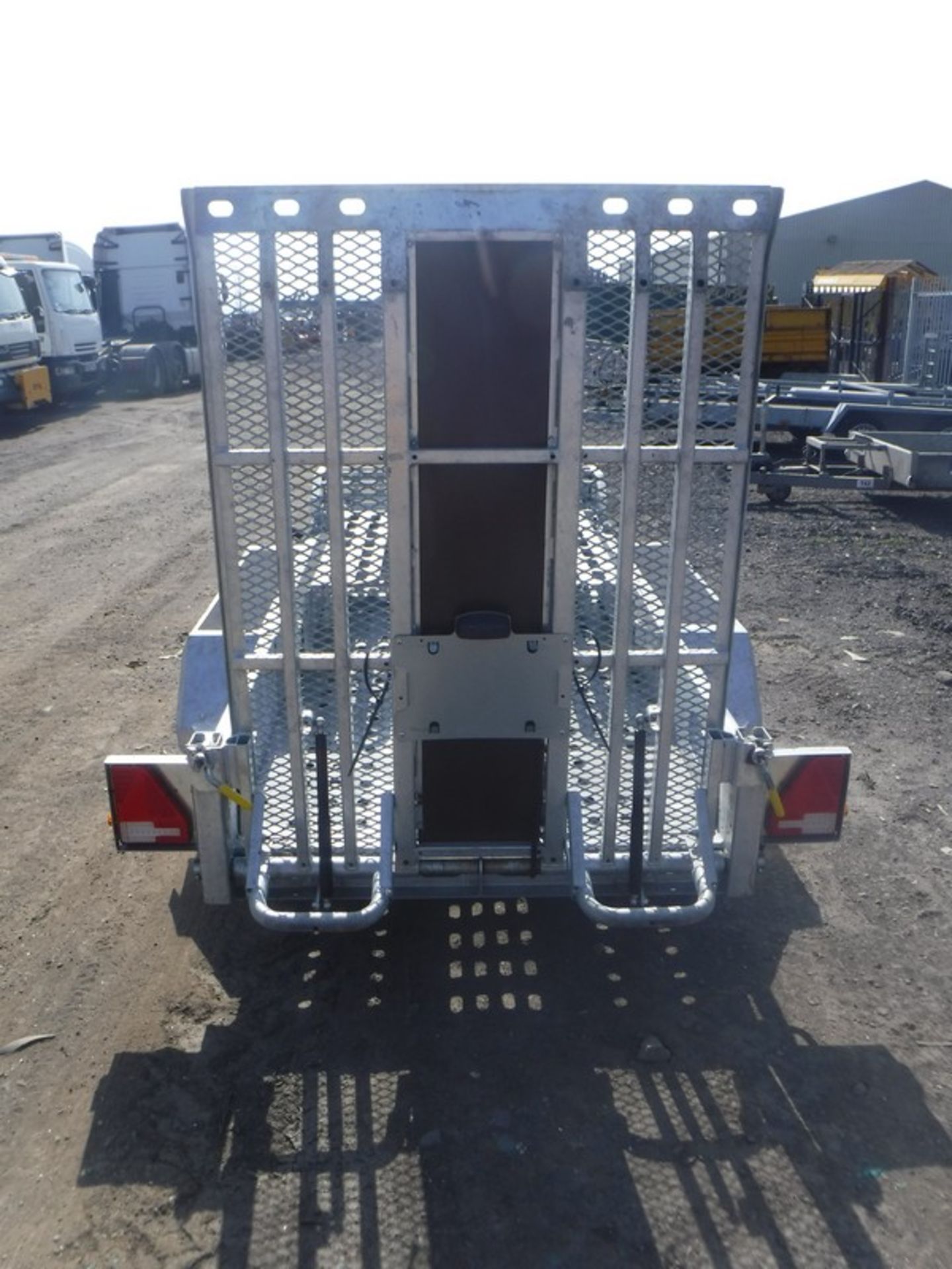 INDESPENSION TWIN AXLE PLANT TRAILER 16X5 C/W ADJUSTABLE STRAPLESS SYSTEM AND HEAVY DUTY C
