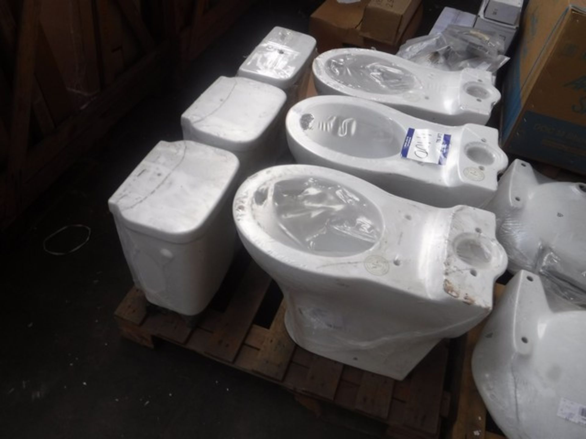 ARMITAGE SHANKS WHITE TOILET AND SYSTEM X3 - Image 2 of 2