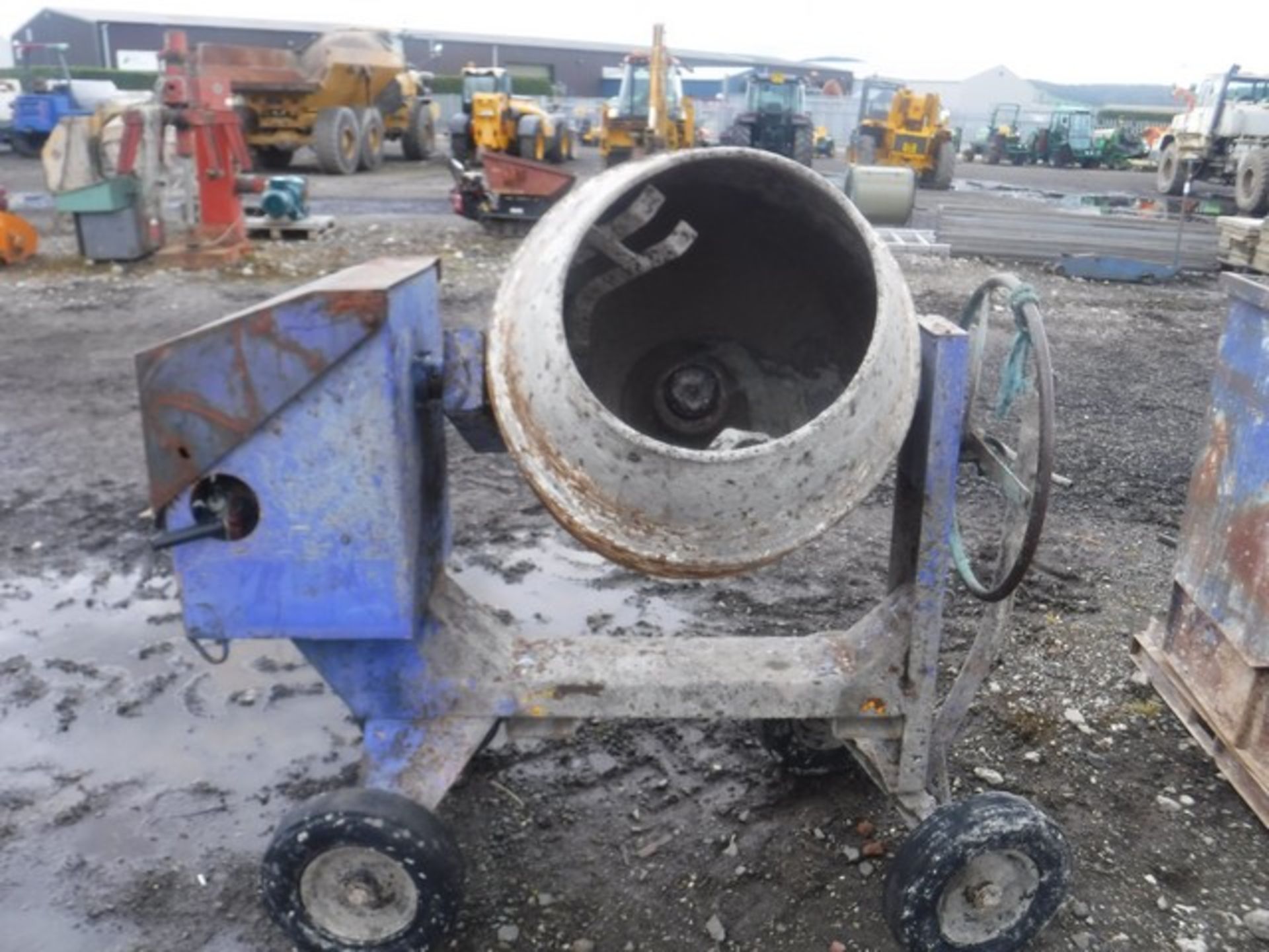 BARROW MIX CEMENT MIXER - DIESEL - Image 2 of 3