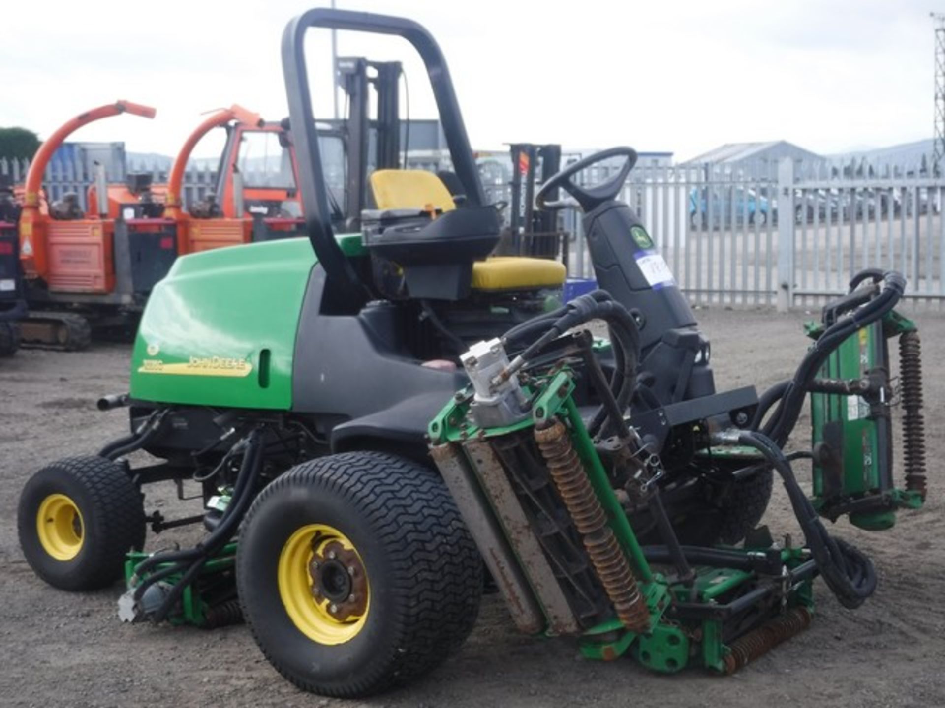 JOHN DEERE 3235C RIDE ON MOWER SN - TC3235C020683