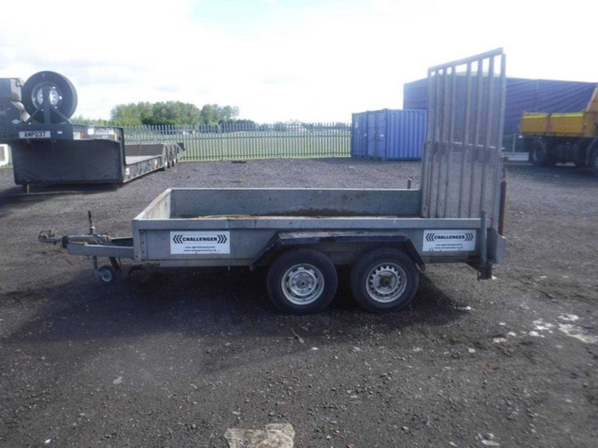 CHALLENGER 10X6 TWIN AXLE PLANT TRAILER C/W MESH RAMP **NO ID PLATE VISIBLE**