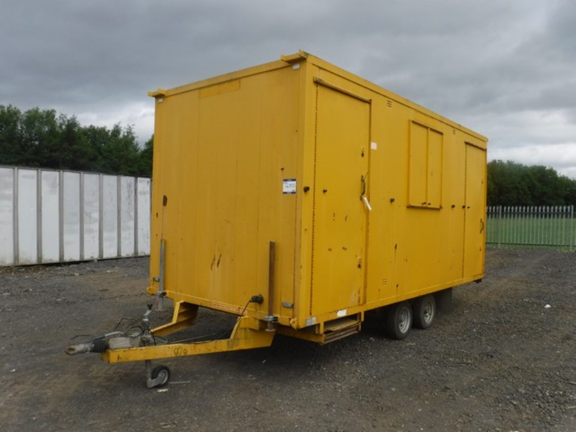 KABCO MOBILE WELFARE UNIT 2009 C/W GENERATOR AND CHEMICAL TOILET 1590HRS (NOT VERIFIED) SN - GF1022