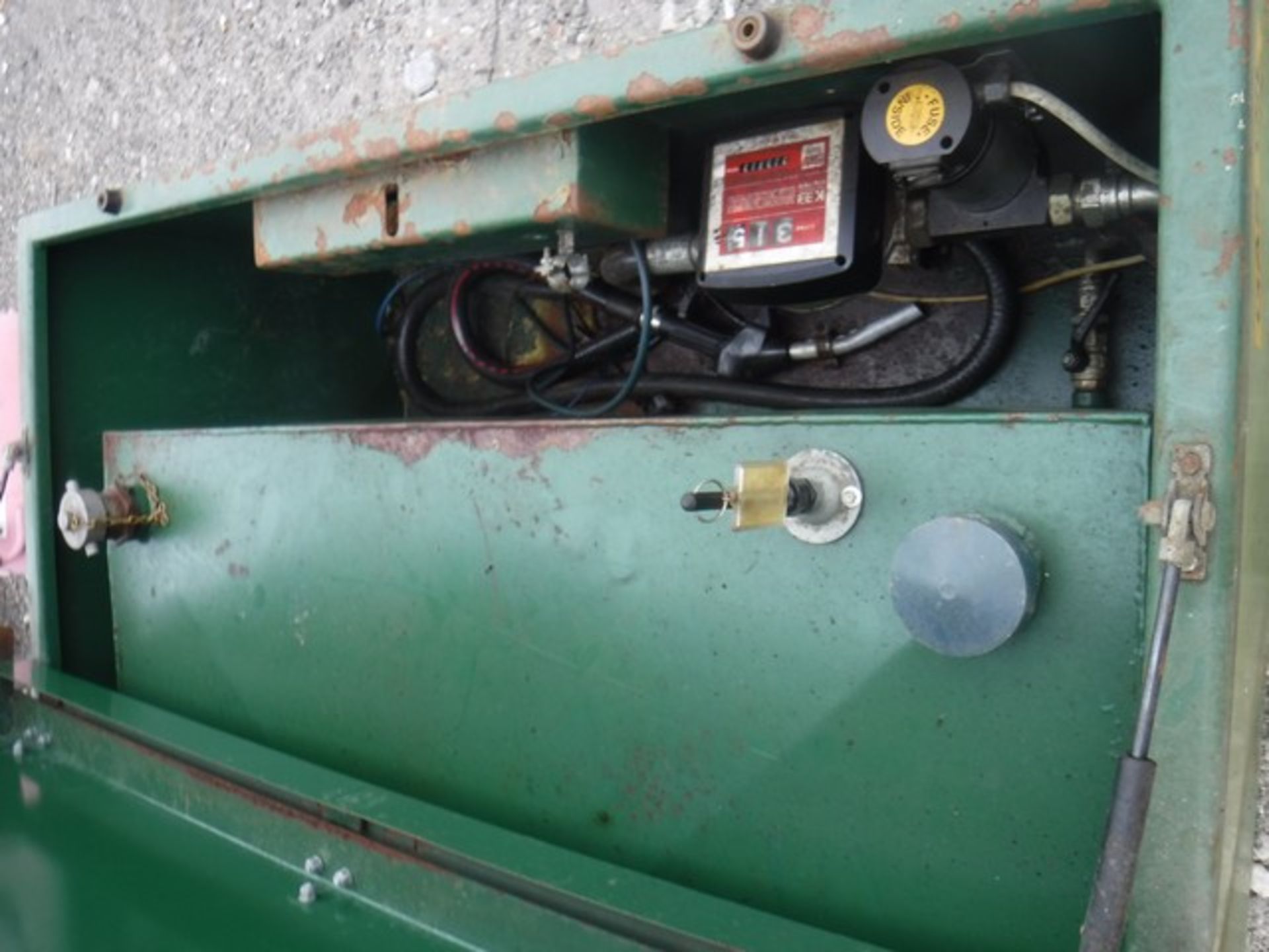 STEEL BUNDED FUEL TANK 1000LTR C/W NOZZLE AND METER - Image 3 of 4