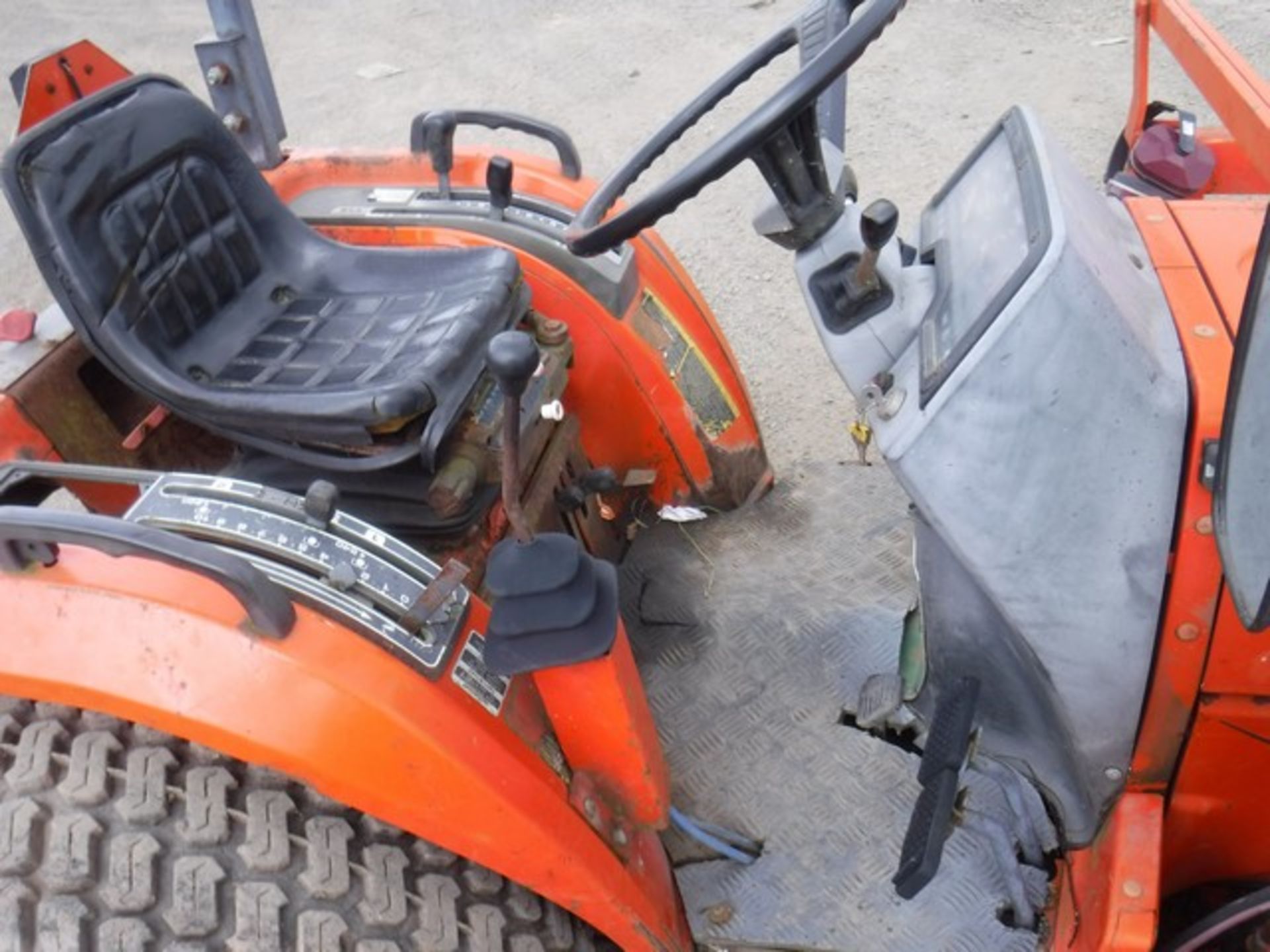 KUBOTA L4200 TRACTOR C/W LOADER - Image 6 of 8