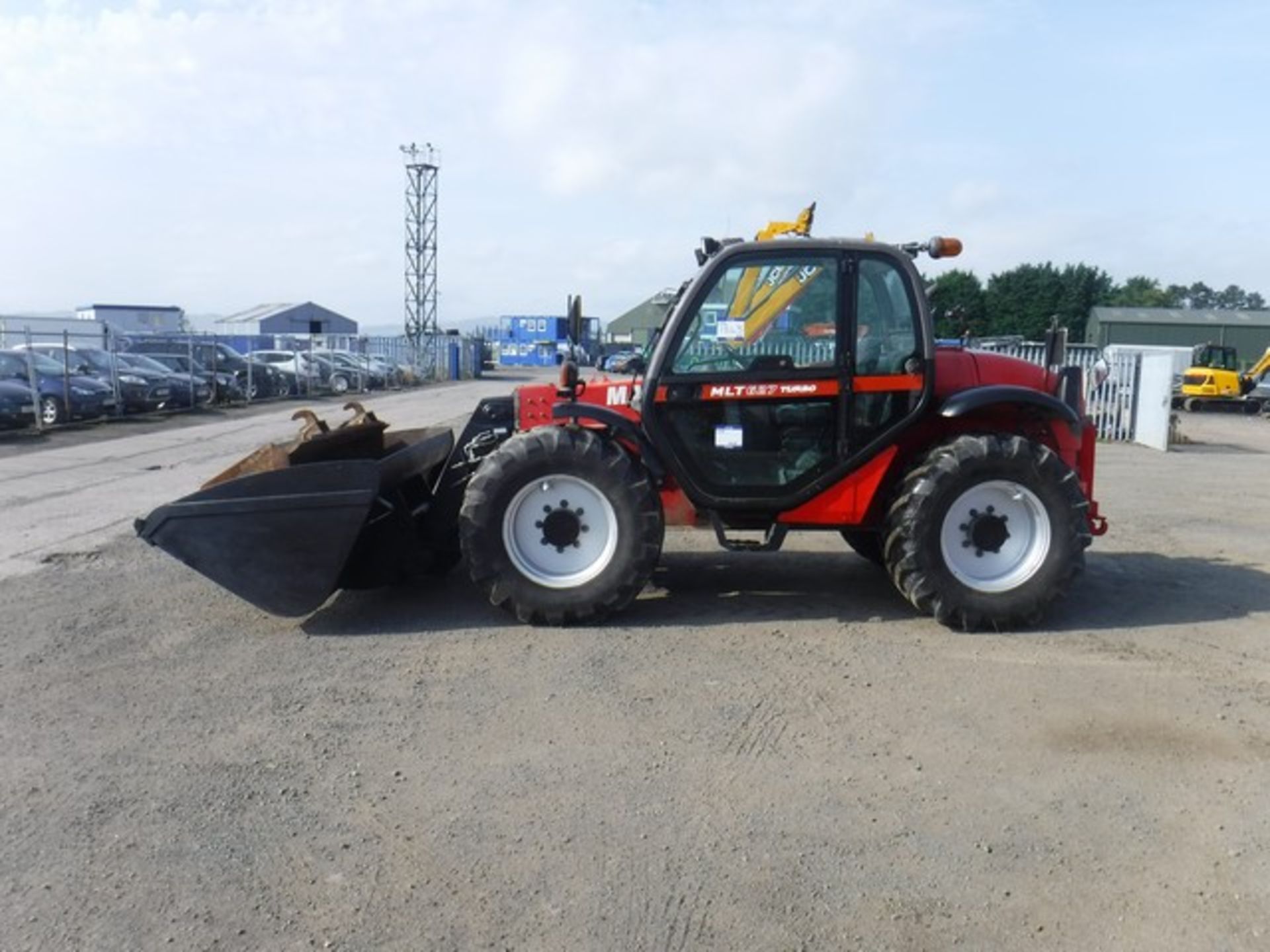 MANITOU MLT627 TELEHANDLER 2008, C/W 2 BUCKETS AND 2 SETS OF FORKS MILES UNKNOWN SN - 121506