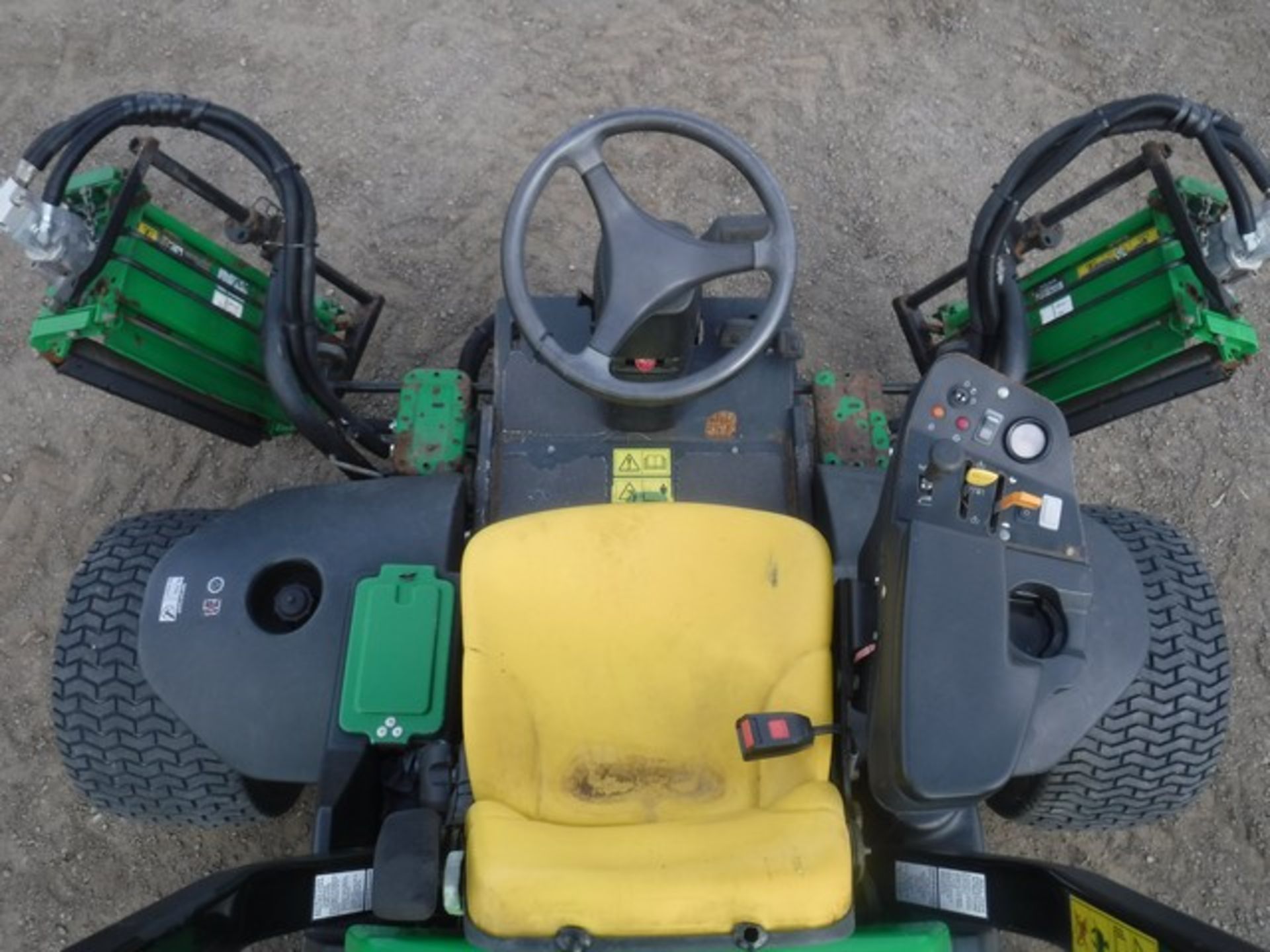 JOHN DEERE 3235C RIDE ON MOWER SN - TC3235C020683 - Image 5 of 6