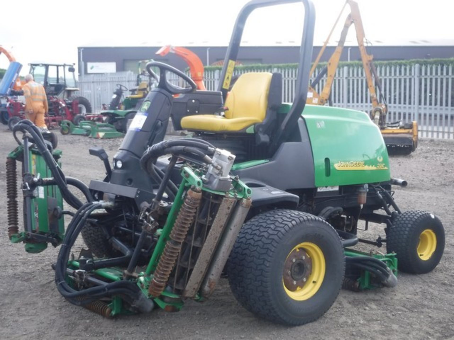 JOHN DEERE 3235C RIDE ON MOWER SN - TC3235C020683 - Image 2 of 6