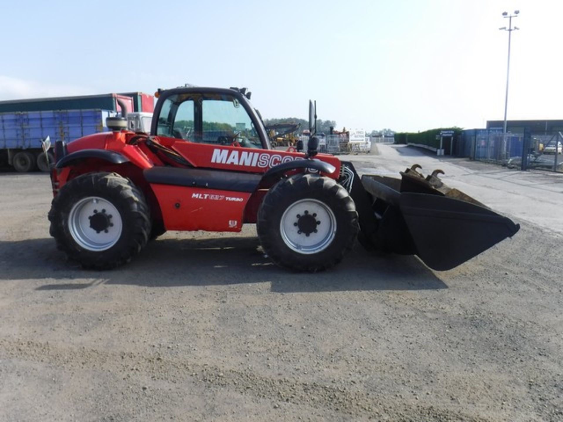 MANITOU MLT627 TELEHANDLER 2008, C/W 2 BUCKETS AND 2 SETS OF FORKS MILES UNKNOWN SN - 121506 - Image 3 of 11