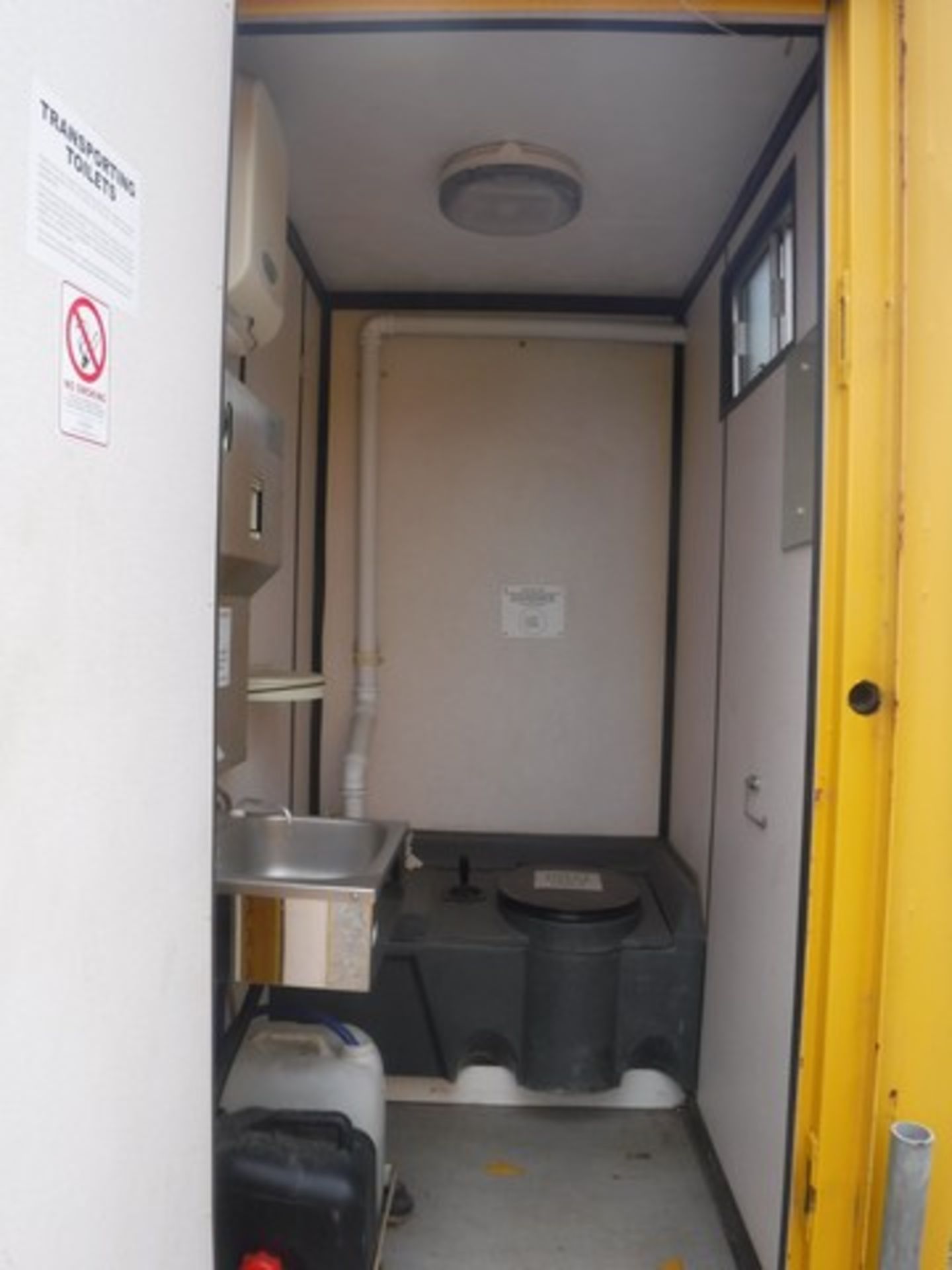 KABCO MOBILE WELFARE UNIT 2009 C/W GENERATOR AND CHEMICAL TOILET 1590HRS (NOT VERIFIED) SN - GF1022 - Image 5 of 6