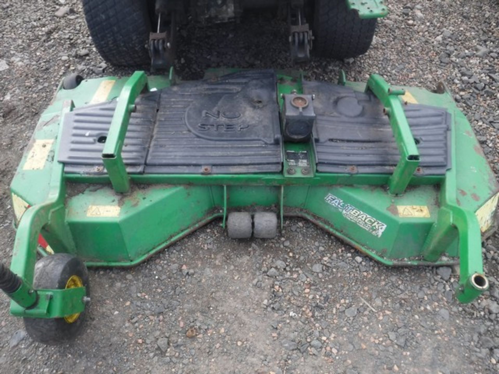 JOHN DEERE 1565 OUTFRONT RIDE ON MOWER 2007 1135 HOURS (NOT VERIFIED) SN- TC1565D050670 AN- 456 - Image 3 of 6