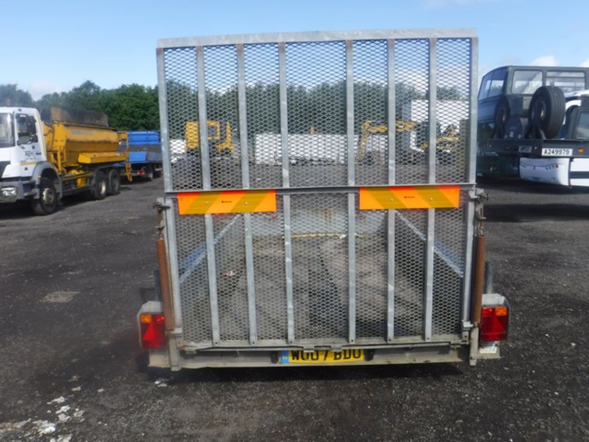 CHALLENGER 10X6 TWIN AXLE PLANT TRAILER C/W MESH RAMP **NO ID PLATE VISIBLE** - Image 2 of 4