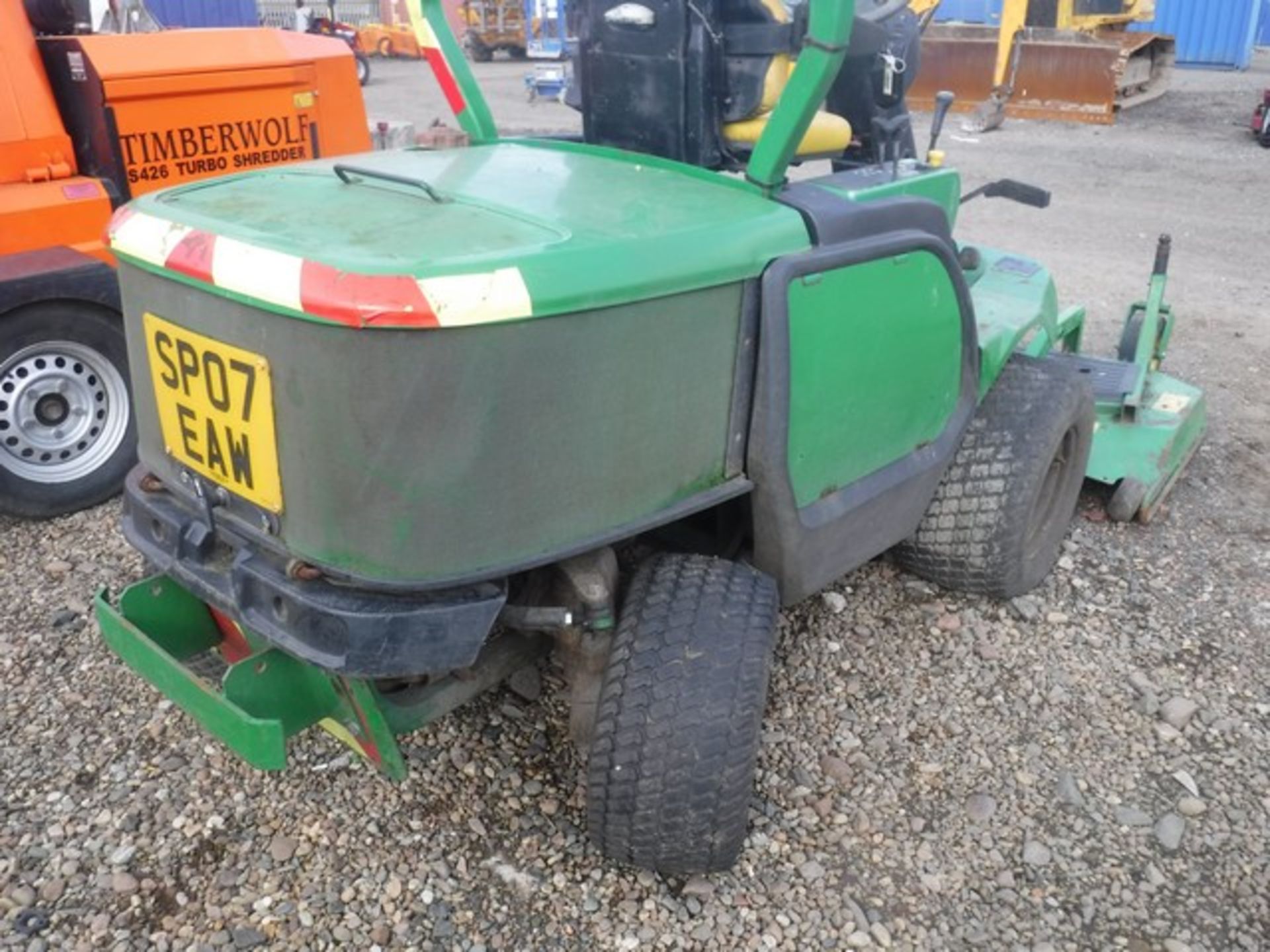 JOHN DEERE 1565 OUTFRONT RIDE ON MOWER 2007 1135 HOURS (NOT VERIFIED) SN- TC1565D050670 AN- 456 - Image 4 of 6