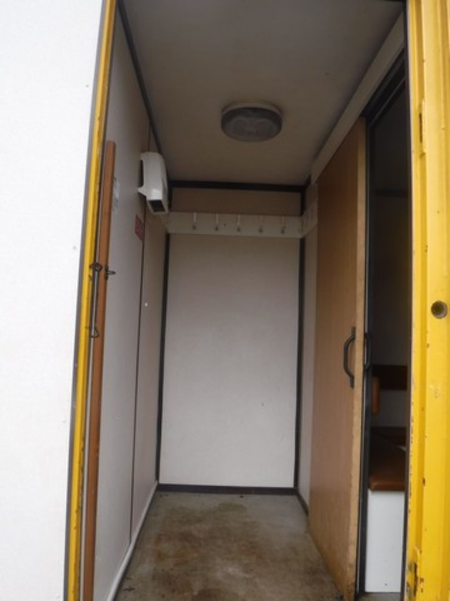 KABCO MOBILE WELFARE UNIT 2009 C/W GENERATOR AND CHEMICAL TOILET 1590HRS (NOT VERIFIED) SN - GF1022 - Image 3 of 6