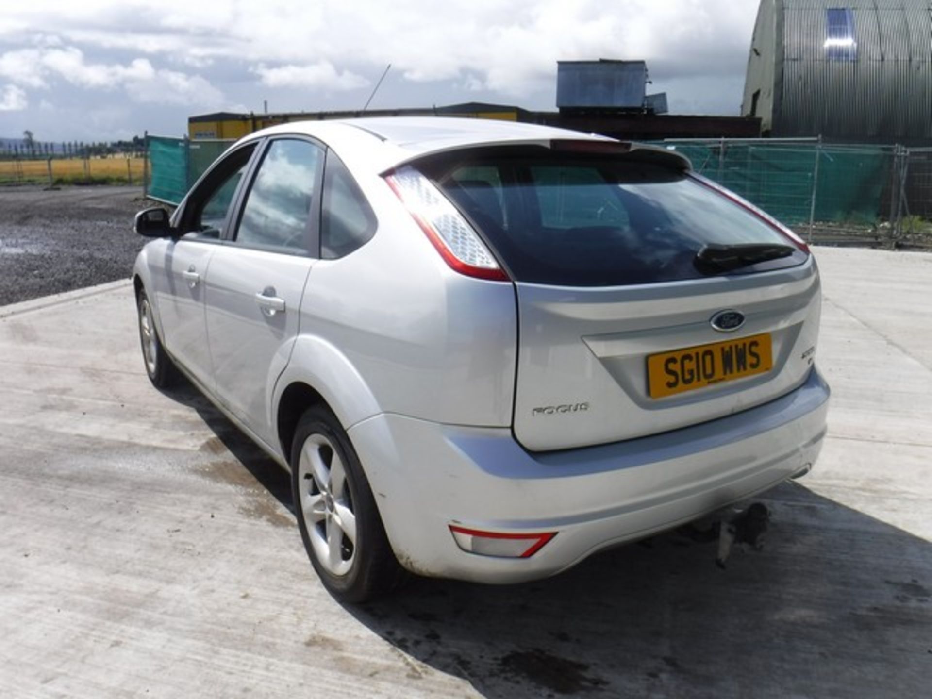 FORD FOCUS ZETEC 100 - 1596cc - Image 7 of 8