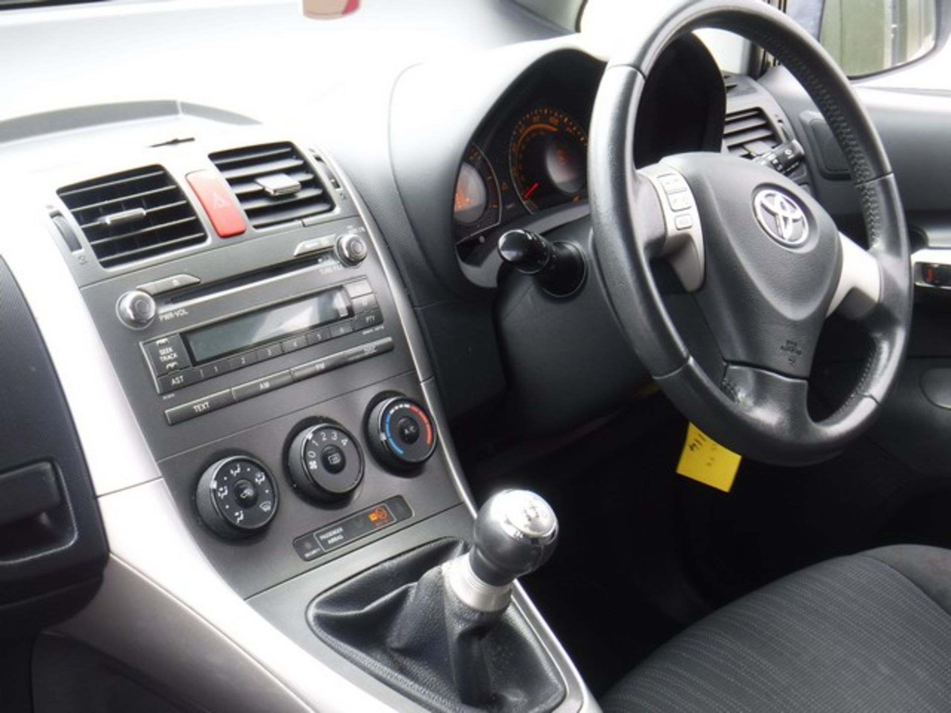 TOYOTA AURIS TR VVT-I - 1598cc - Image 4 of 7