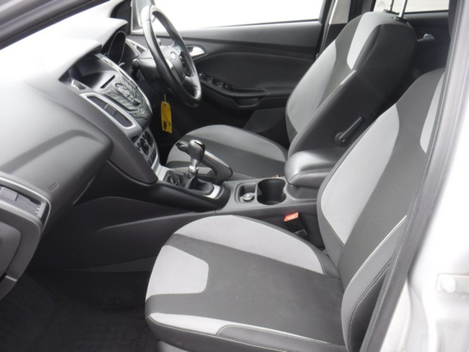 FORD FOCUS ZETEC TDCI - 1560cc - Image 5 of 8