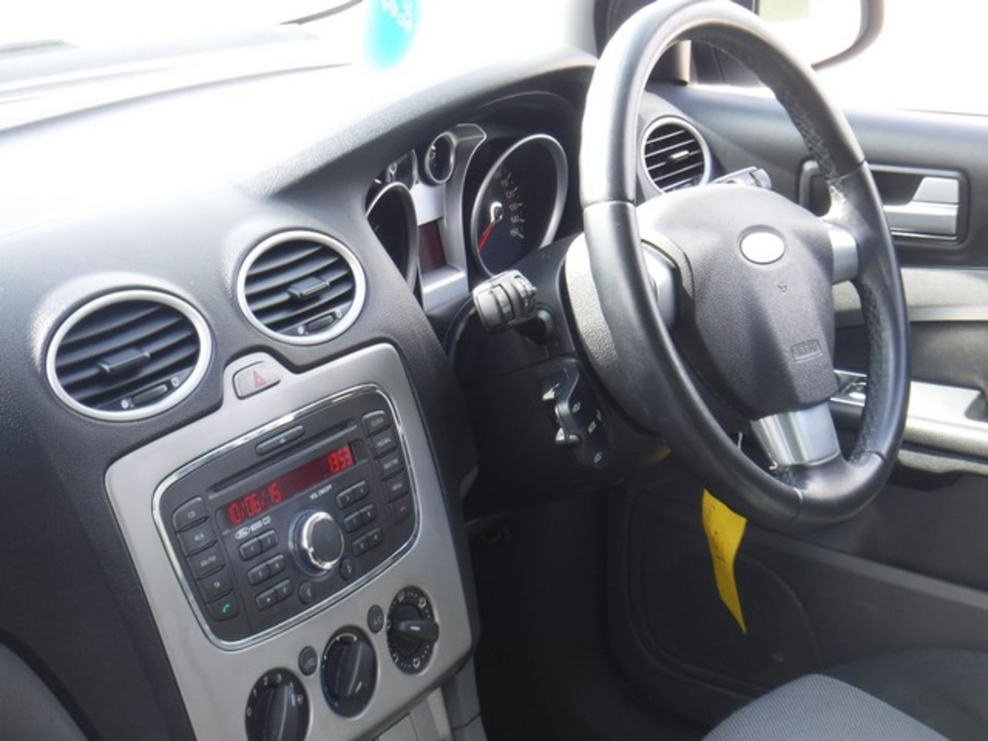 FORD FOCUS ZETEC 100 - 1596cc - Image 4 of 8