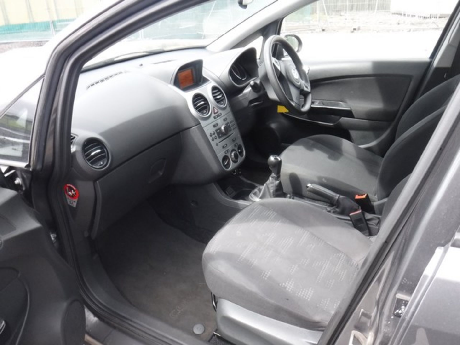 VAUXHALL CORSA EXCLUSIV AC - 1398cc - Image 4 of 8