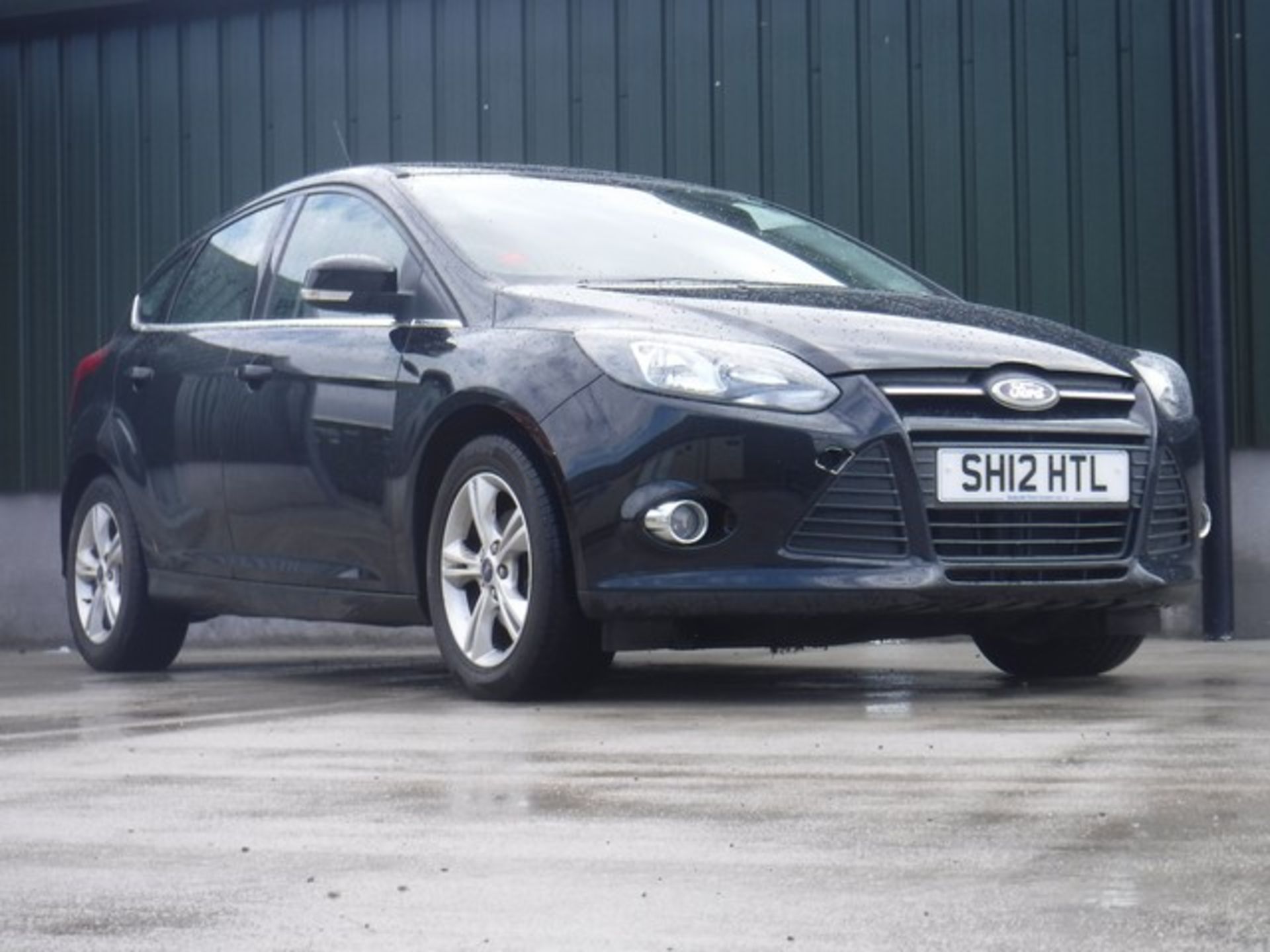 FORD FOCUS ZETEC TURBO - 998cc - Image 3 of 9