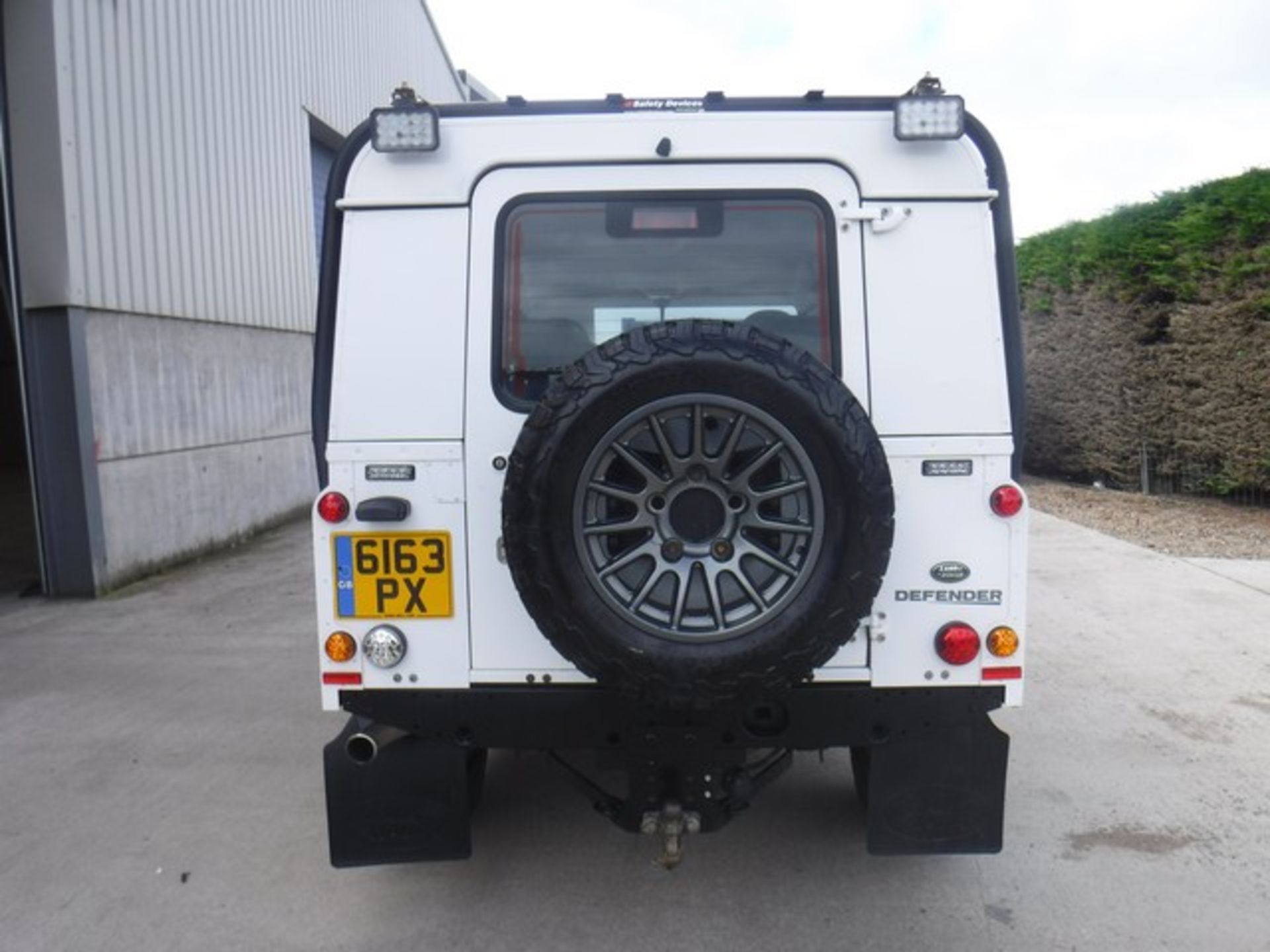 LAND ROVER DEFENDER 110 TD - 2198cc - Bild 13 aus 14