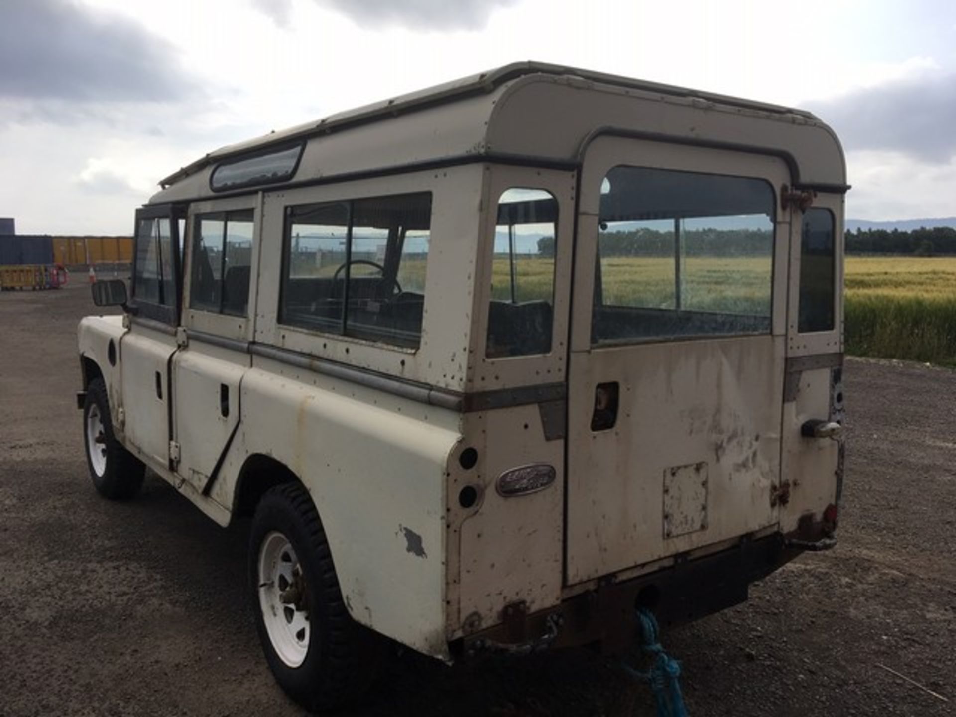 LAND ROVER 109" - 2250cc - Image 2 of 2