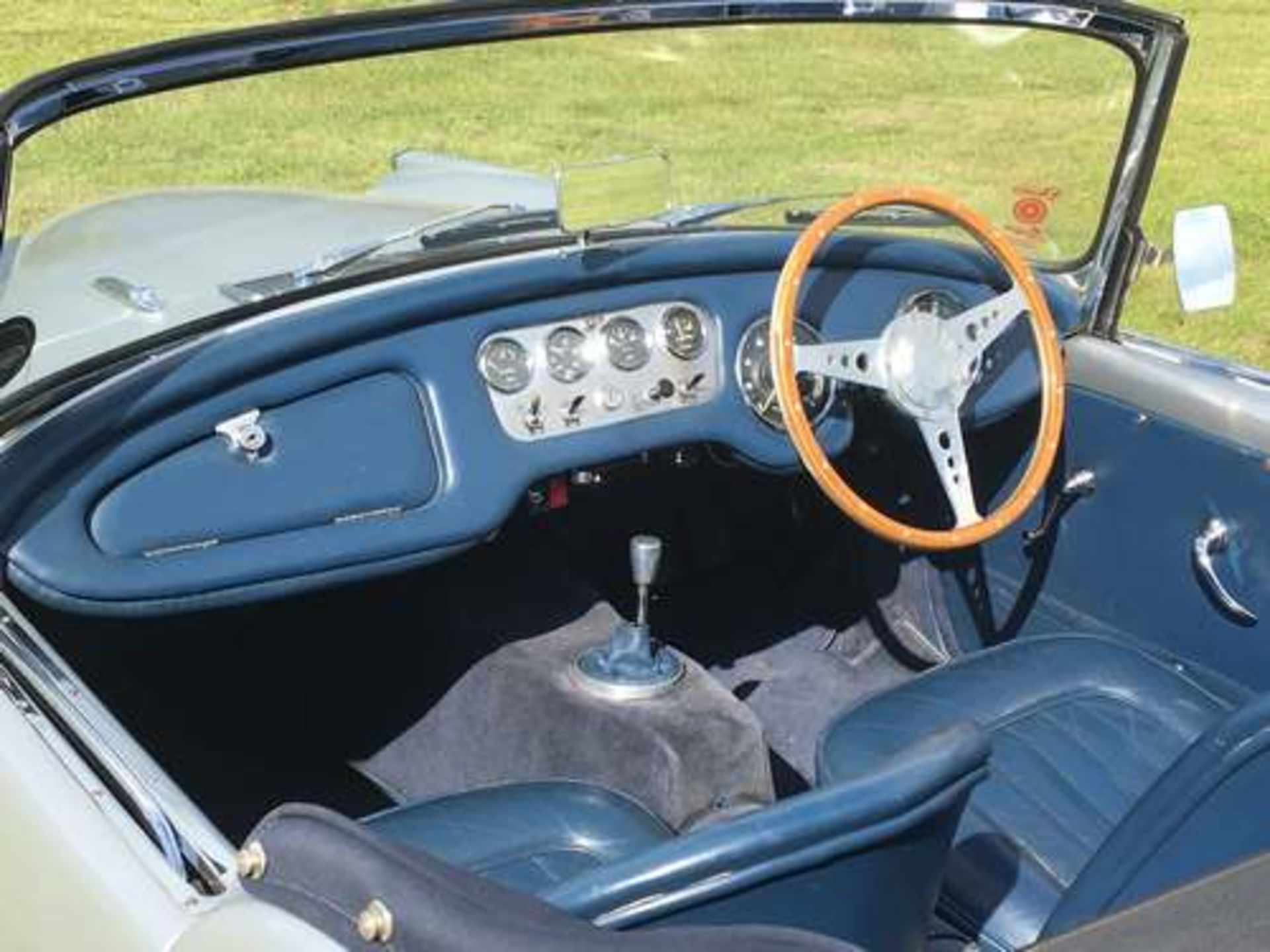 DAIMLER SP250 - 2548cc - Image 13 of 21