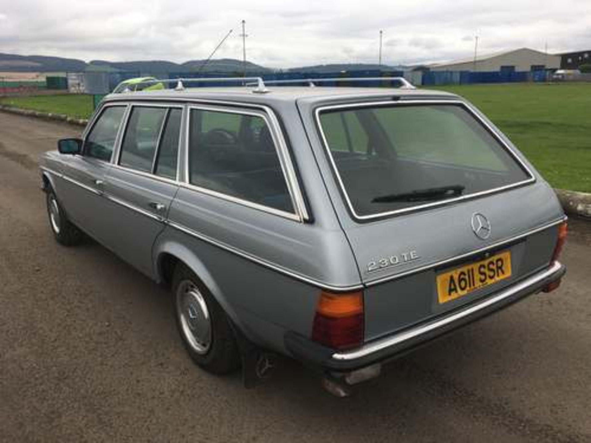 MERCEDES 230 TE - 2299cc - Image 3 of 12