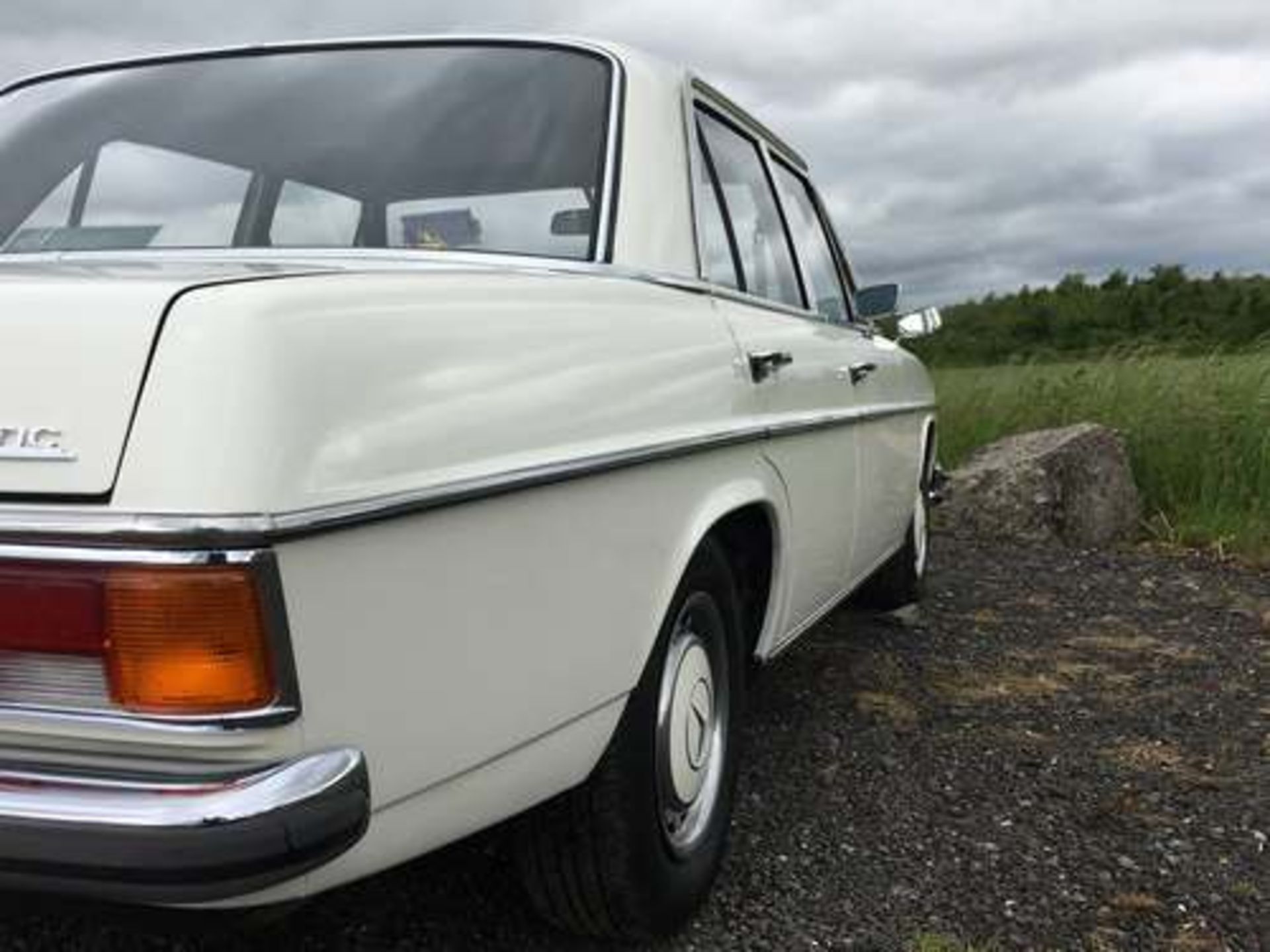 MERCEDES 250 - 2500cc - Image 7 of 15