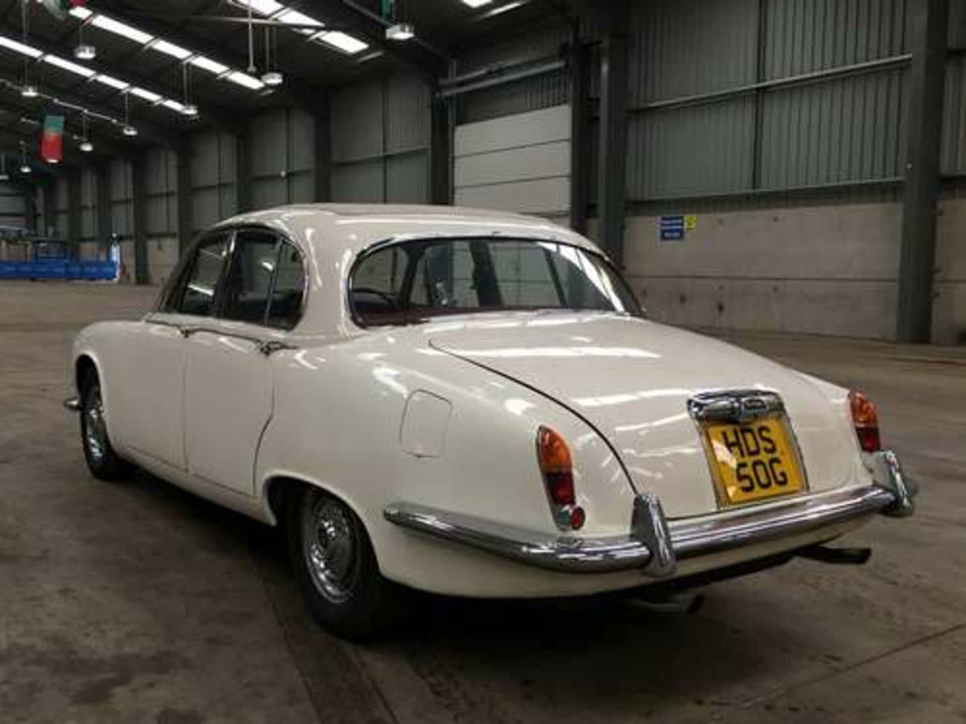 DAIMLER SOVEREIGN - 4223cc - Image 4 of 14