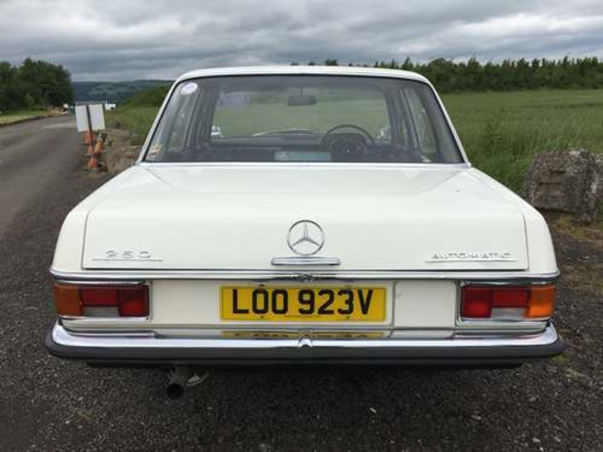 MERCEDES 250 - 2500cc - Image 6 of 15