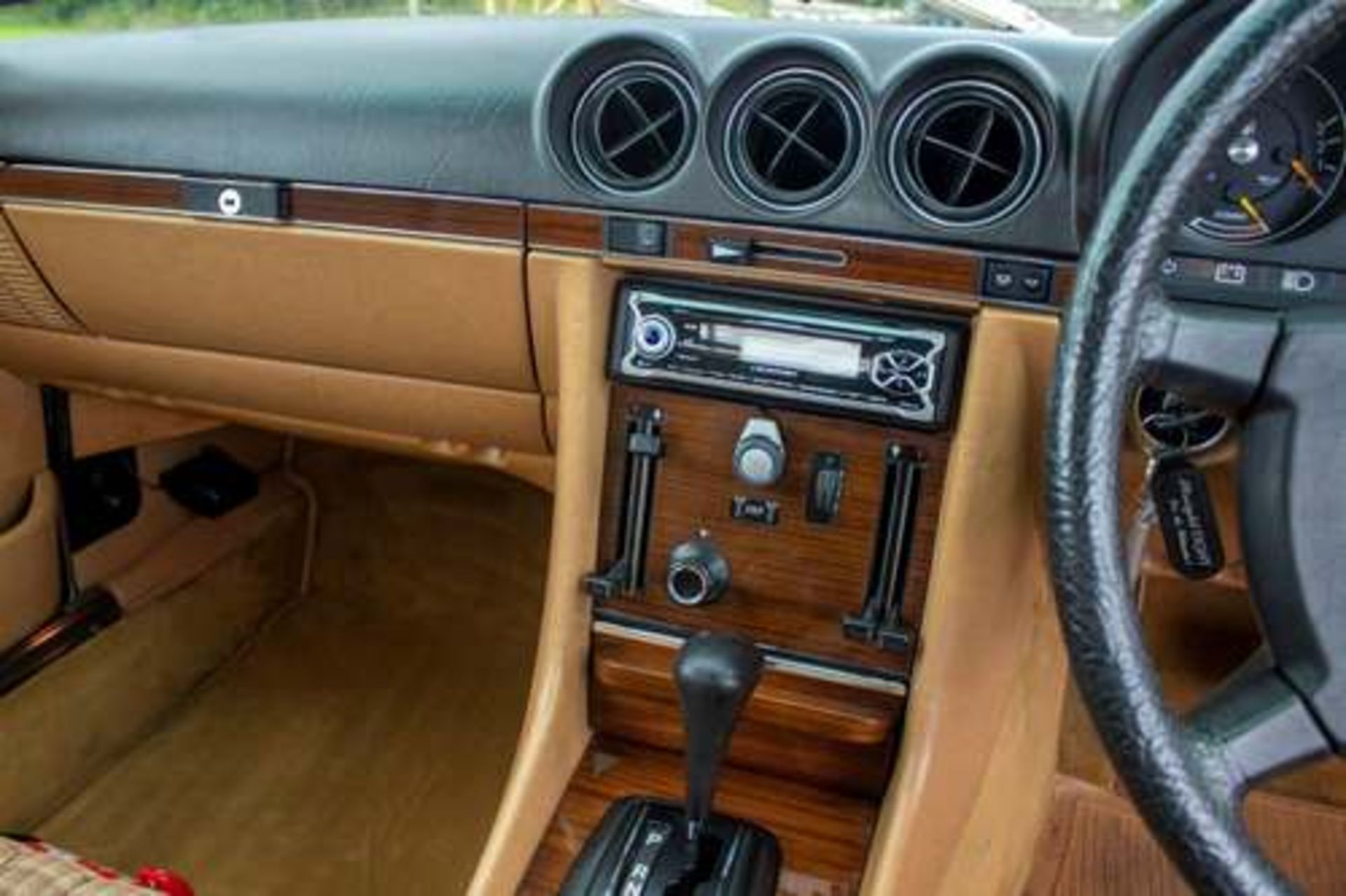 MERCEDES 280 SL AUTO - 2746cc - Image 8 of 11