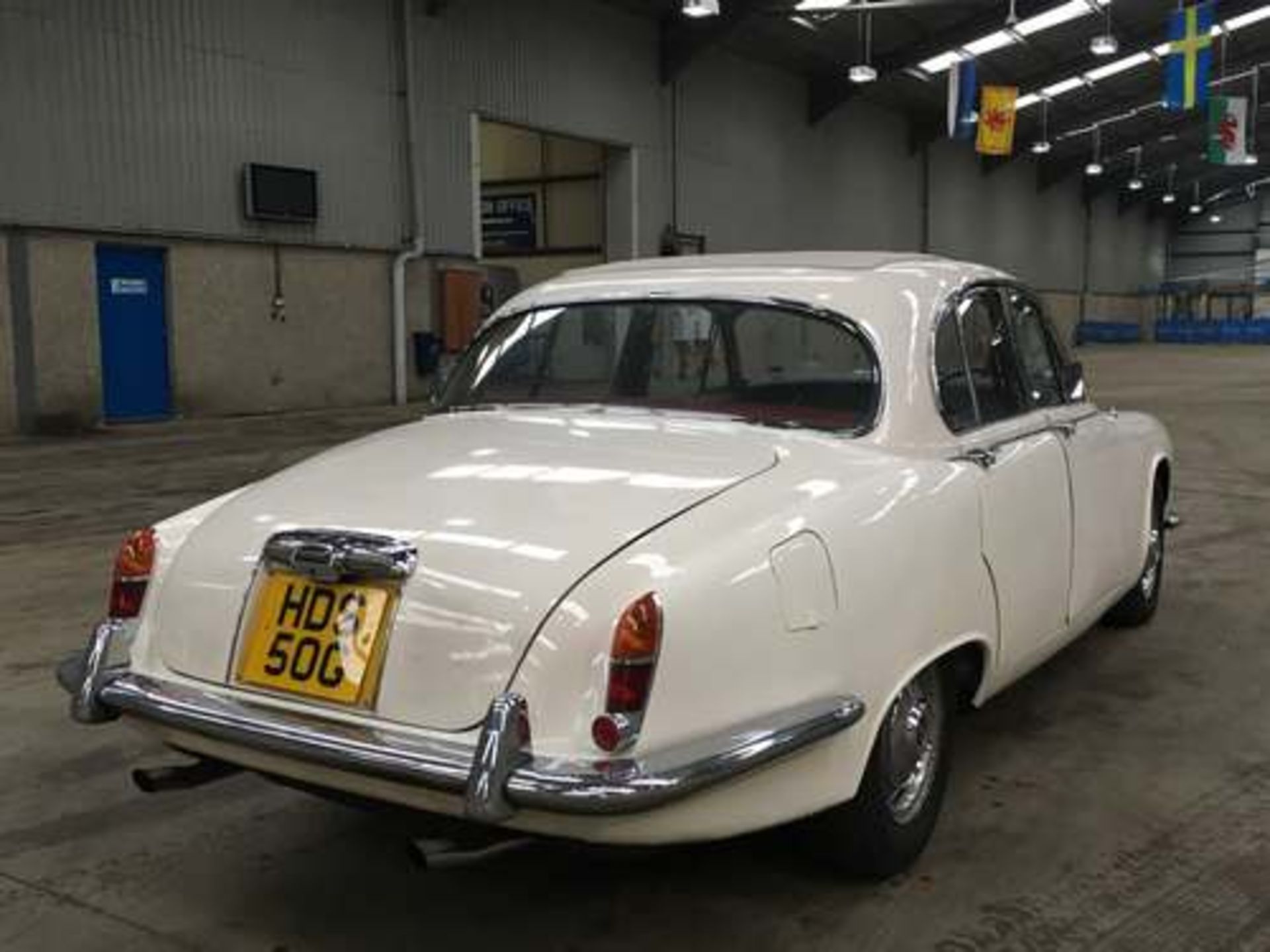 DAIMLER SOVEREIGN - 4223cc - Image 3 of 14