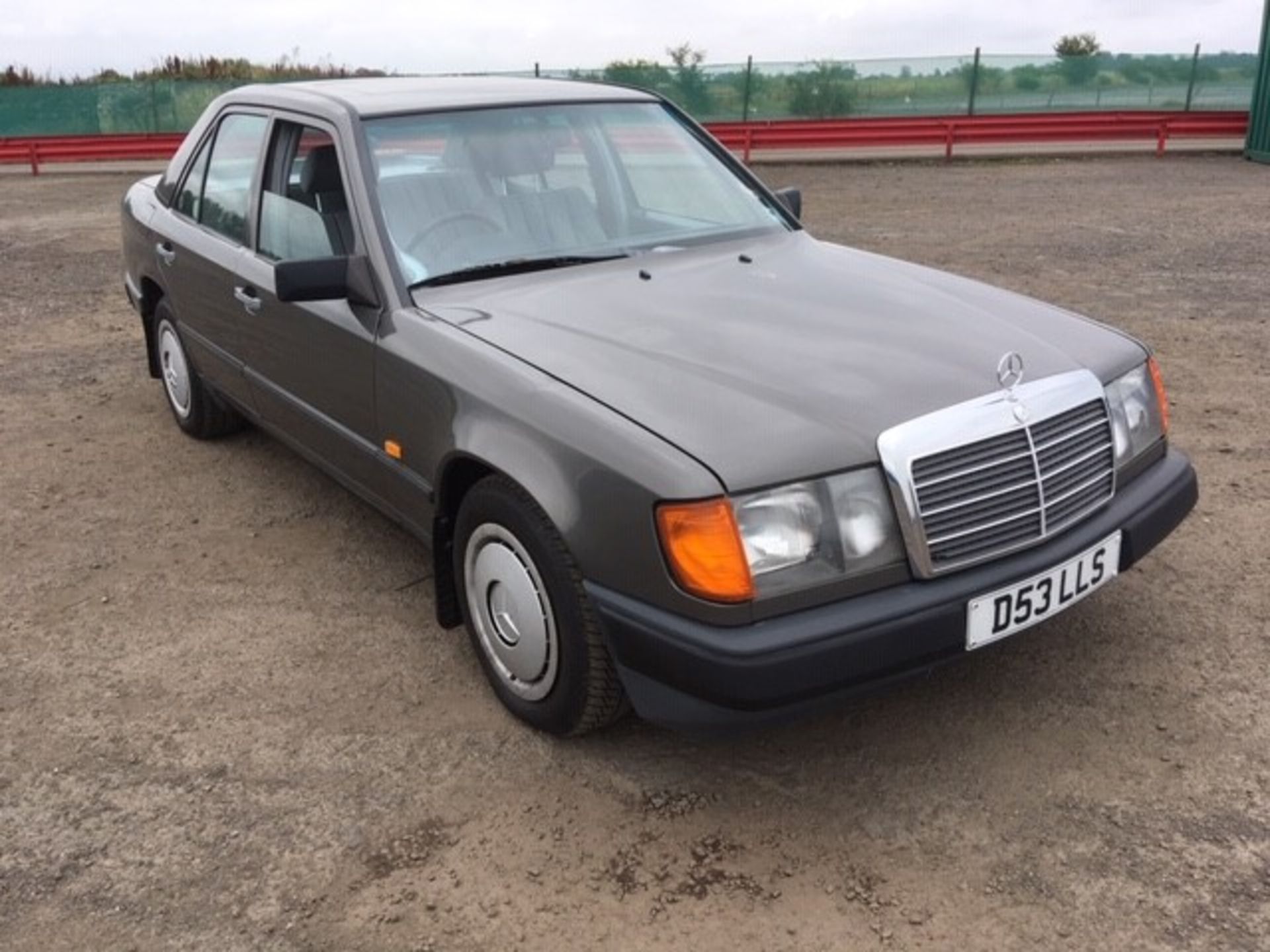 MERCEDES 230 E AUTO - 2299cc