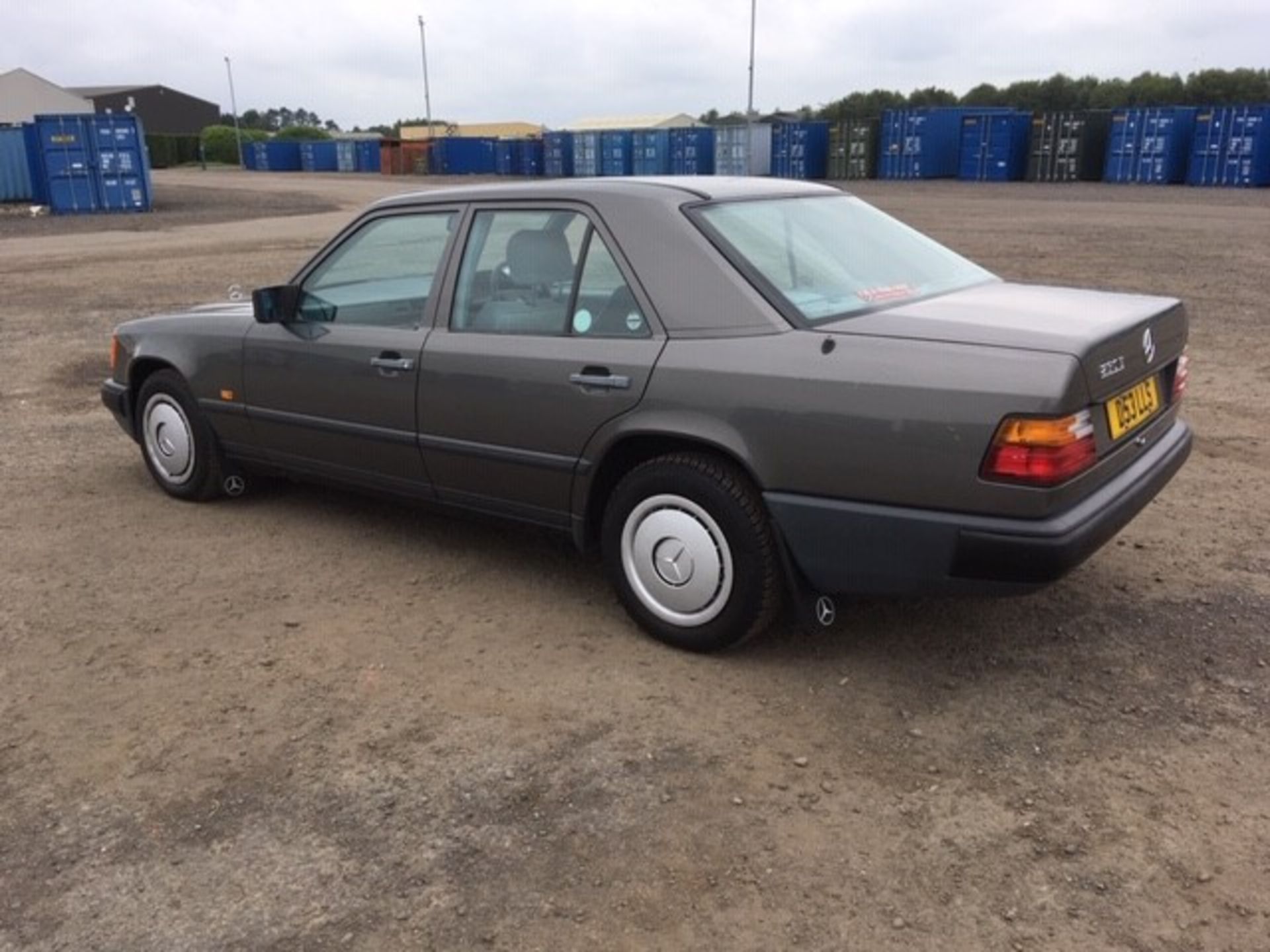 MERCEDES 230 E AUTO - 2299cc - Image 3 of 3