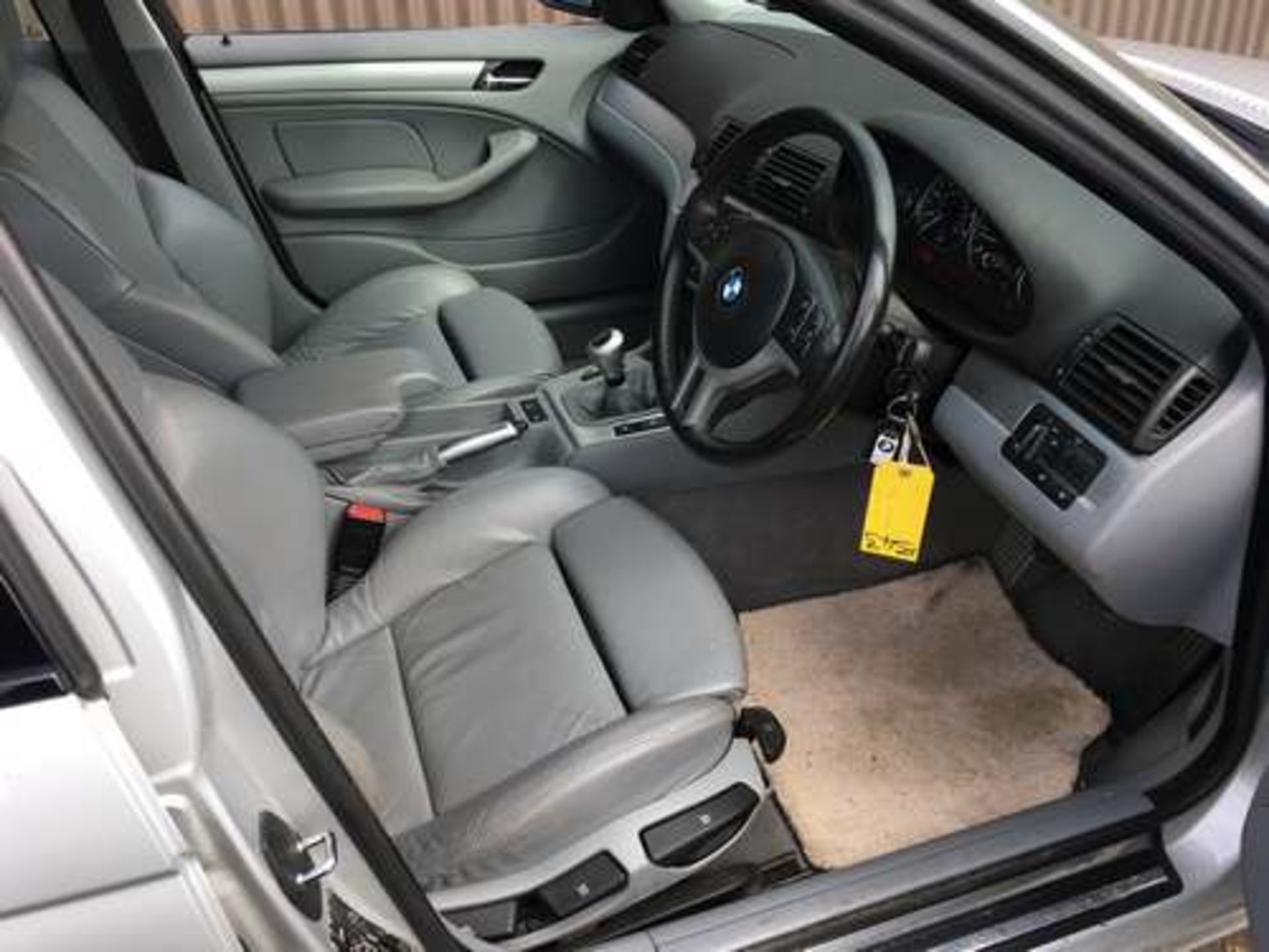 BMW 330 I SE - 2979cc - Image 4 of 5