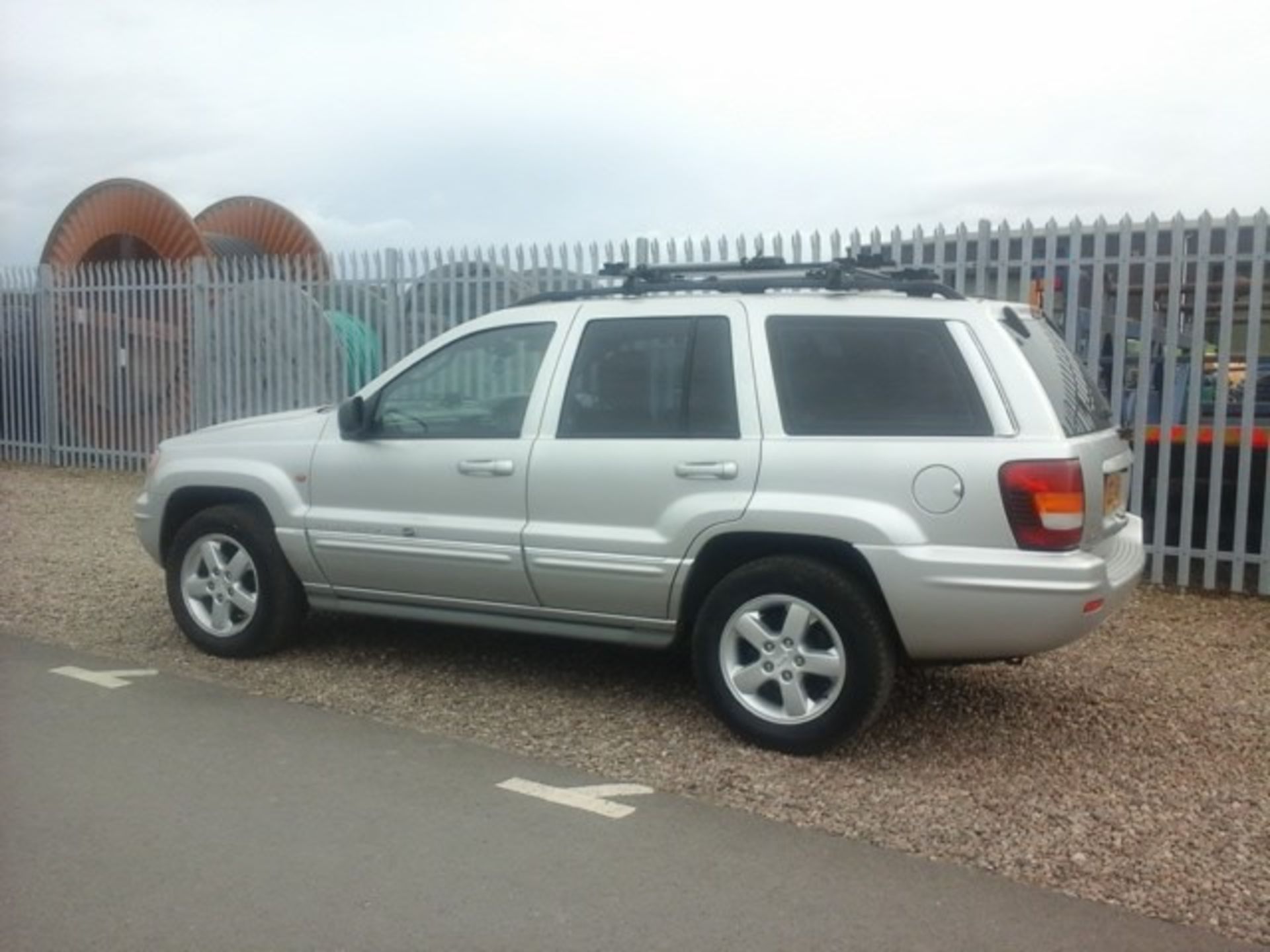 JEEP GR CHEROKEE V8 OVERLAND A - 4701cc - Image 3 of 17