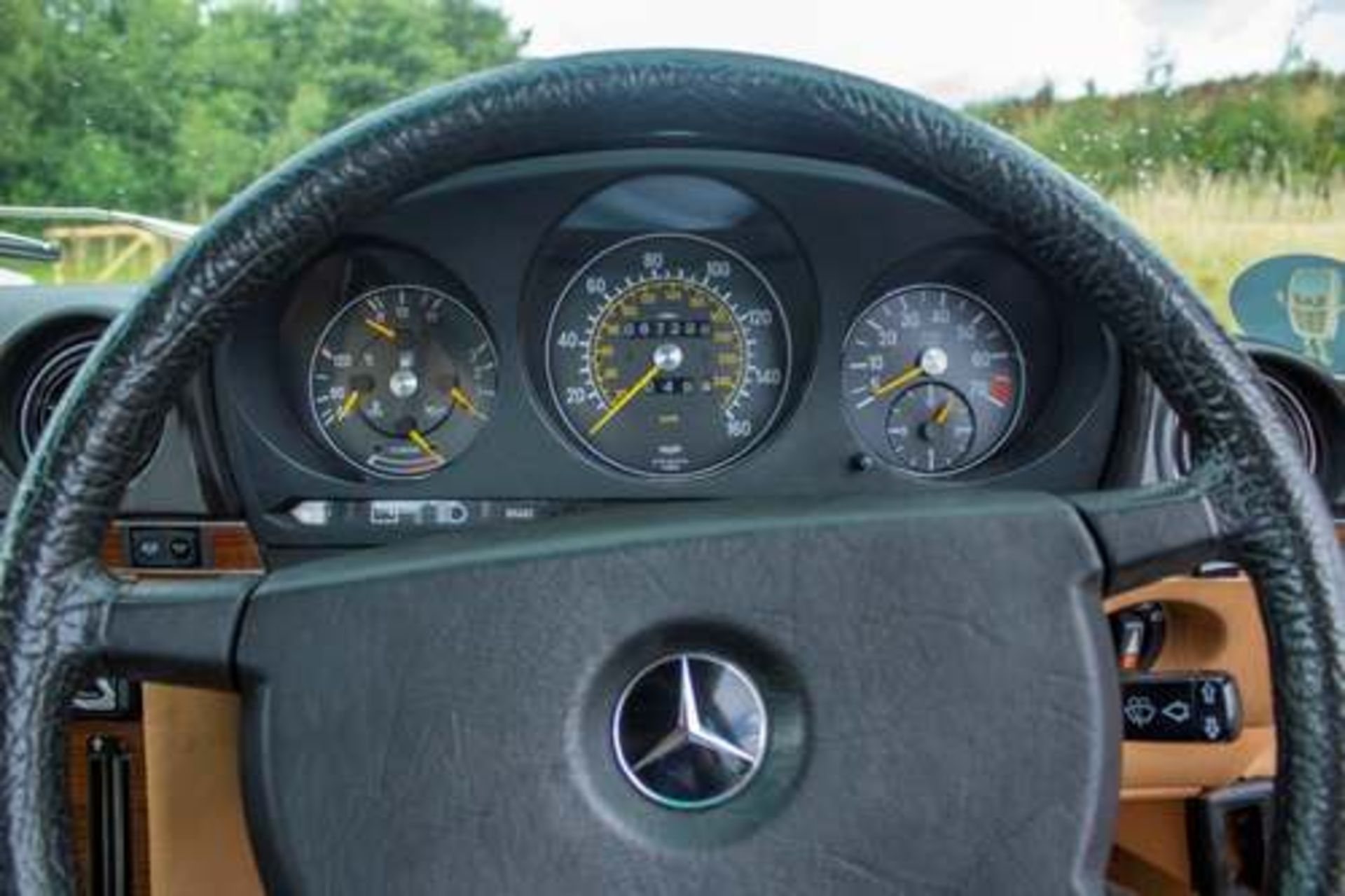 MERCEDES 280 SL AUTO - 2746cc - Image 10 of 11