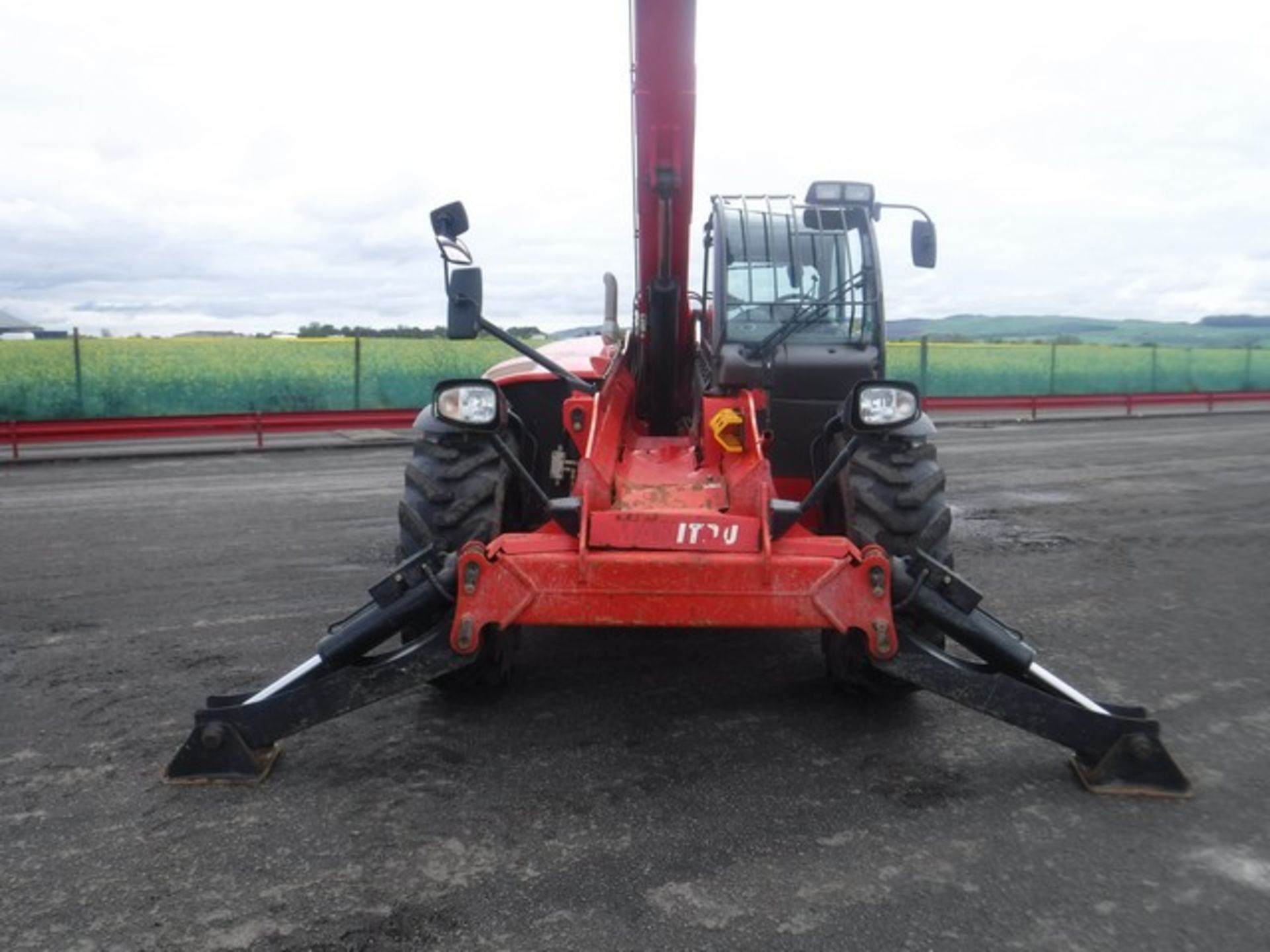 MANITOU MT1840 TELESCOPIC FORKLIFT 5413HRS (NOT VERIFIED) - Image 2 of 9