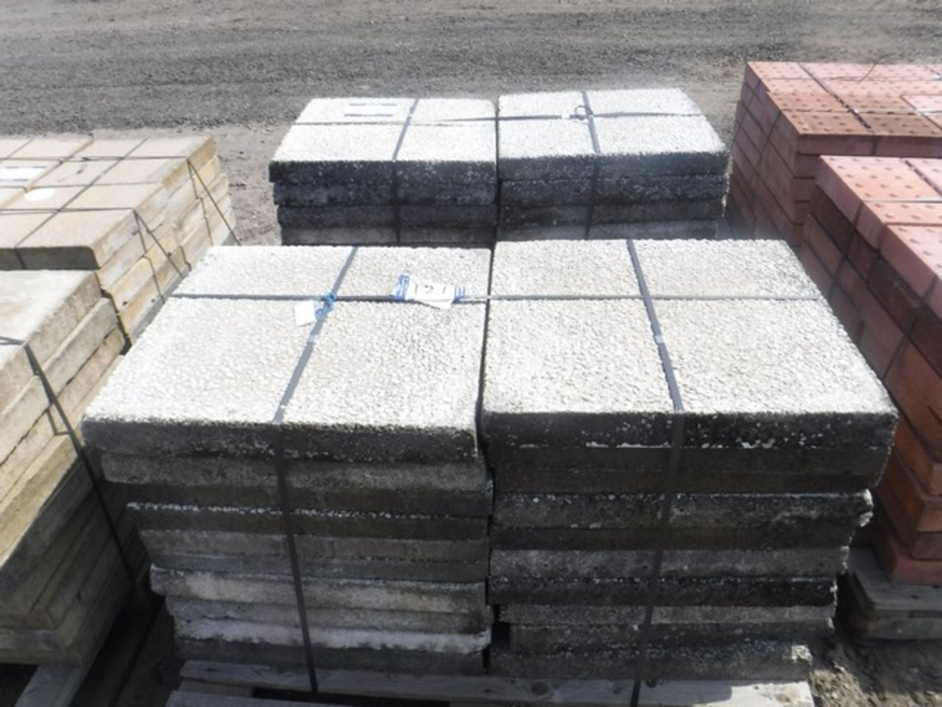 CHIP PAVING (WHITE) 600 X 600 X 60MM 20 PER PALLET X2