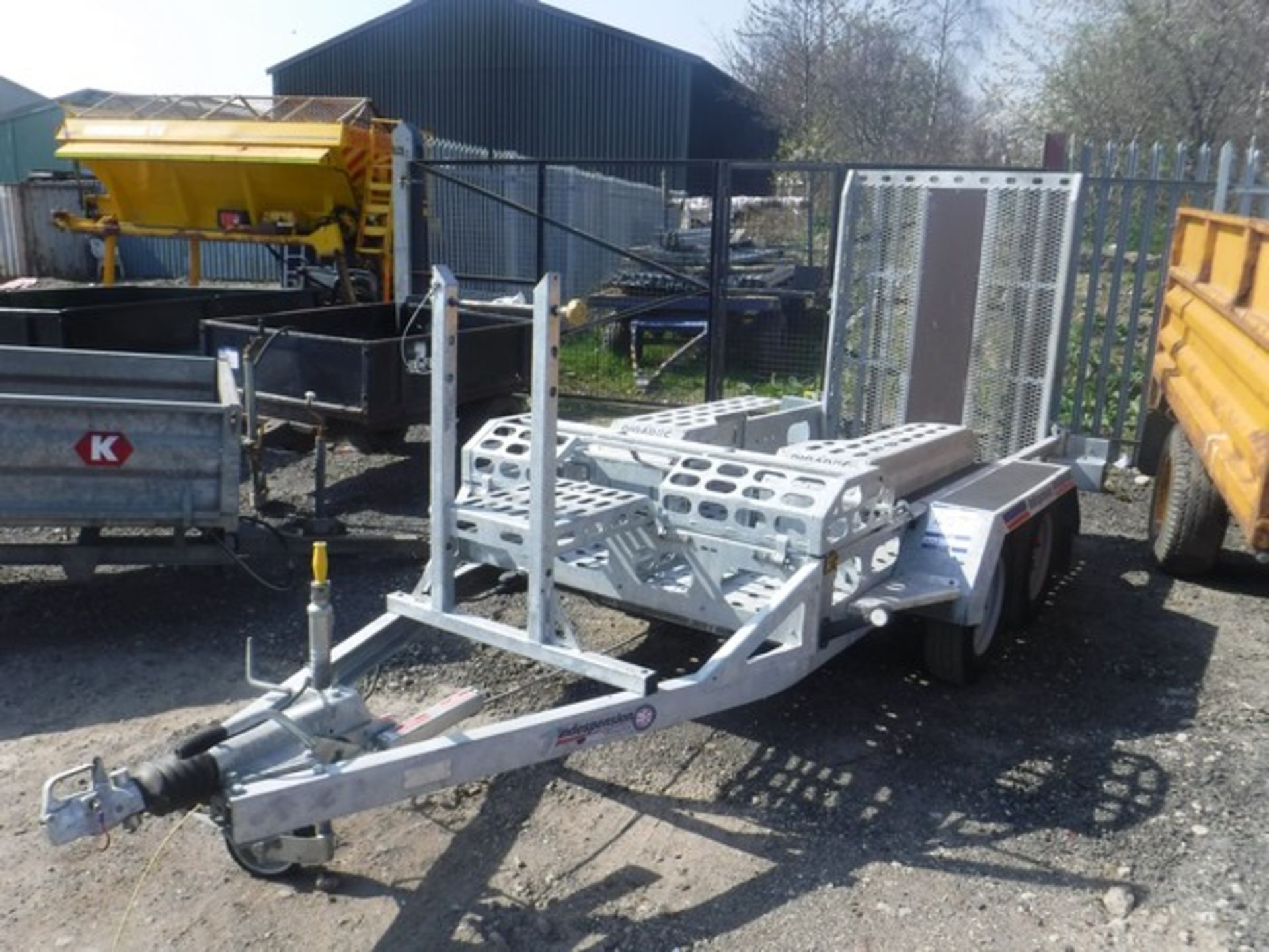 INDESPENSION TWIN AXLE PLANT TRAILER 16X5 C/W ADJUSTABLE STRAPLESS SYSTEM AND HEAVY DUTY COUPLINGS -