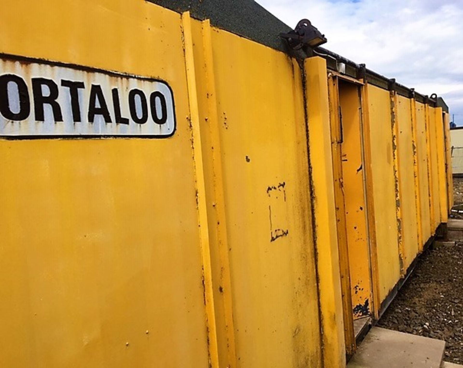 GENTS PORTALOO TOILET BLOCK 32x9 STEEL CHASSIS AND HEAVY DUTY JACKLEGS C/W - EXTERNAL ACCESS STORE - Bild 7 aus 14