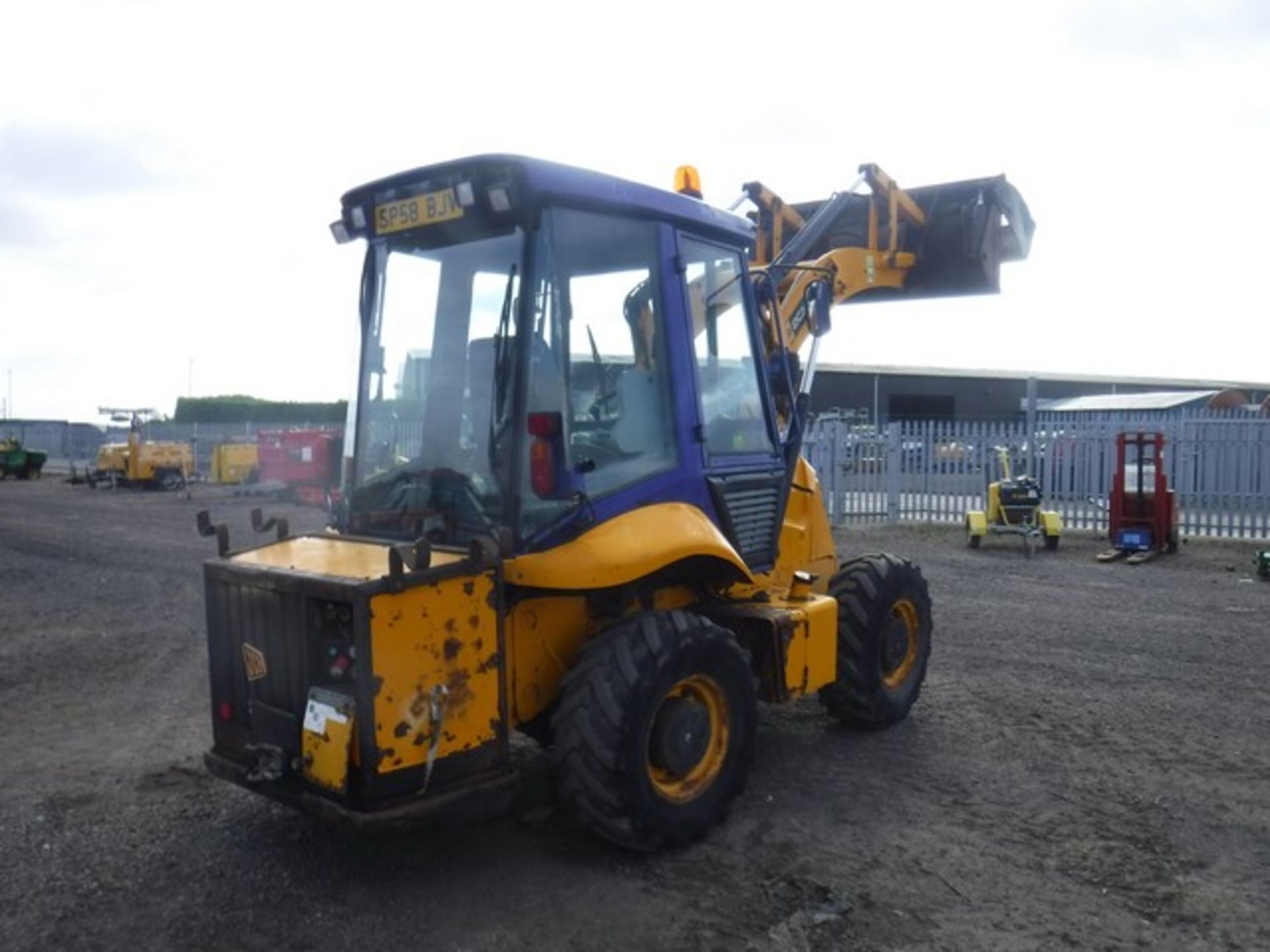 JCB 2CX AIRMASTER 2009 - 1782HRS (NOT VERIFIED) SN - HCB2CXAMA91346756 - Image 4 of 12