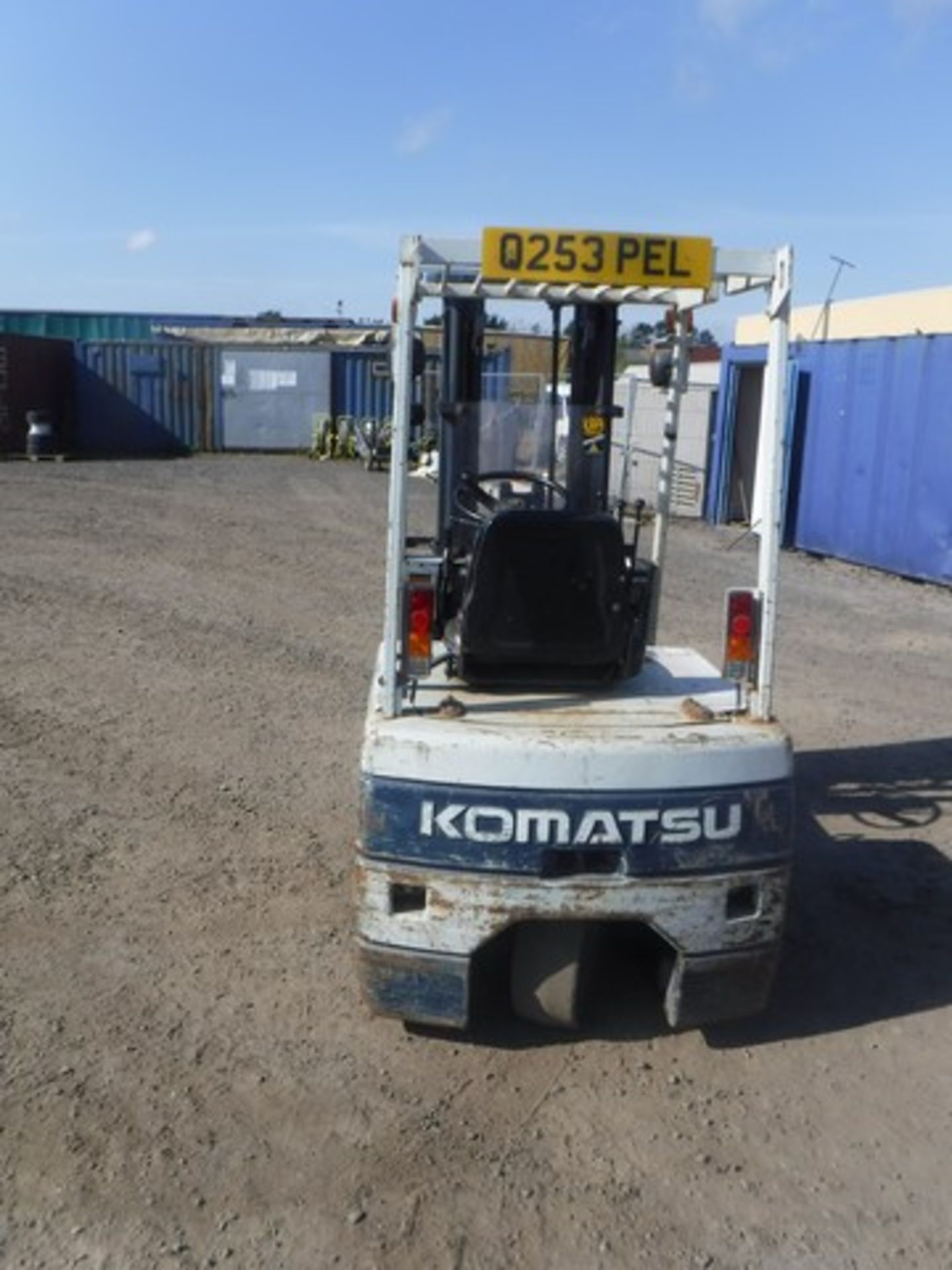 KOMATSU 18M ELECTRIC FORKLIFT 5082HRS (NOT VERIFIED) C/W CHARGER ASSET NO - 727-3301 - Image 3 of 7