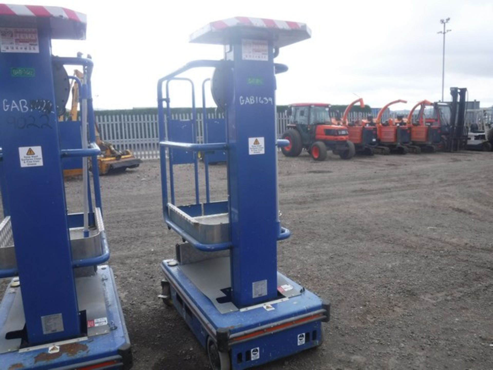 POWER TOWER ECOLIFT 2015 - LIFT CAPACITY 150KG REACH 4.2M SN - 5451115H - Image 2 of 4