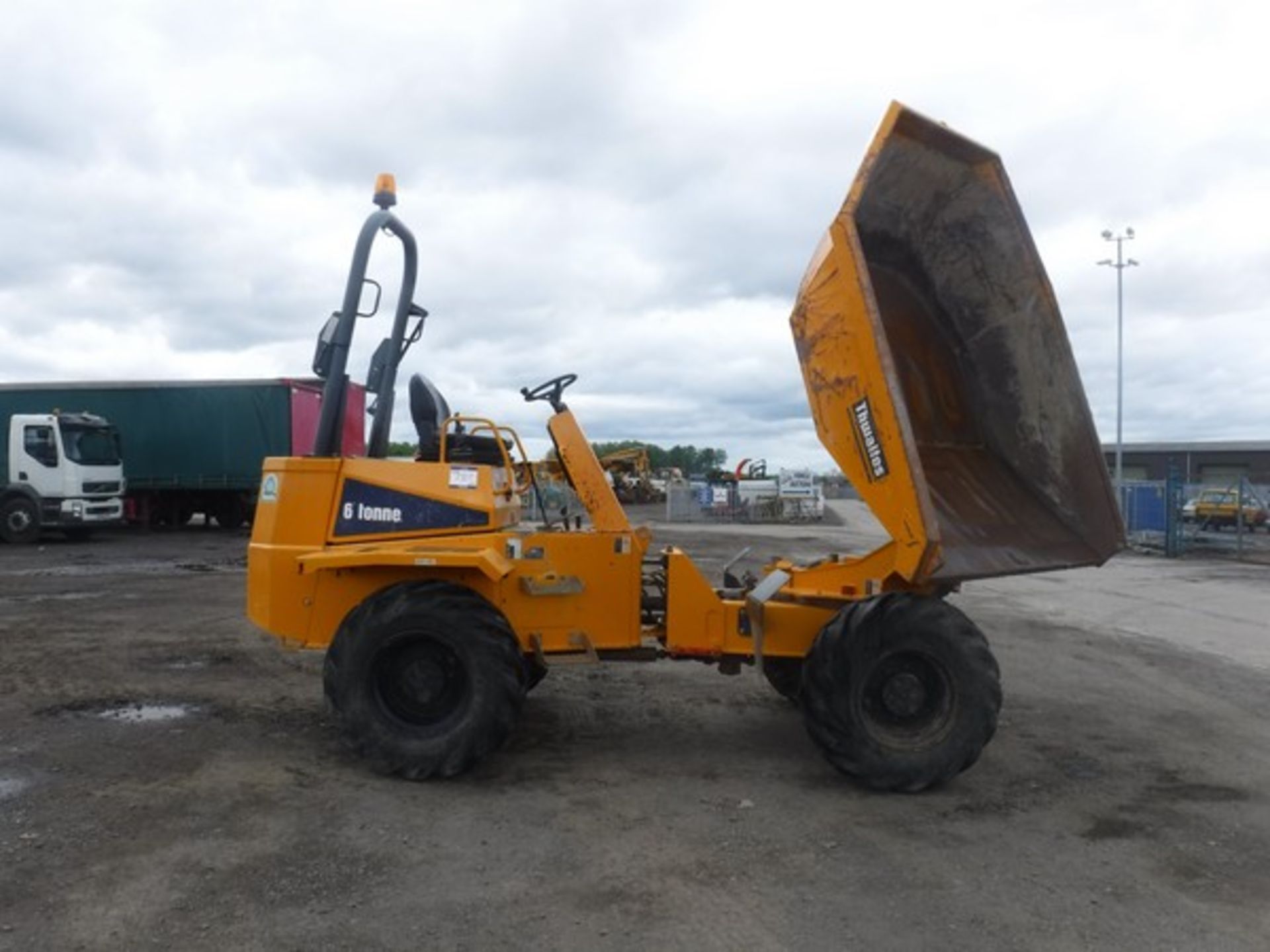 THWAITES 6TON SWIVEL SKIP DUMPER 2013 - 1567HRS (NOT VERIFIED) - Image 2 of 7