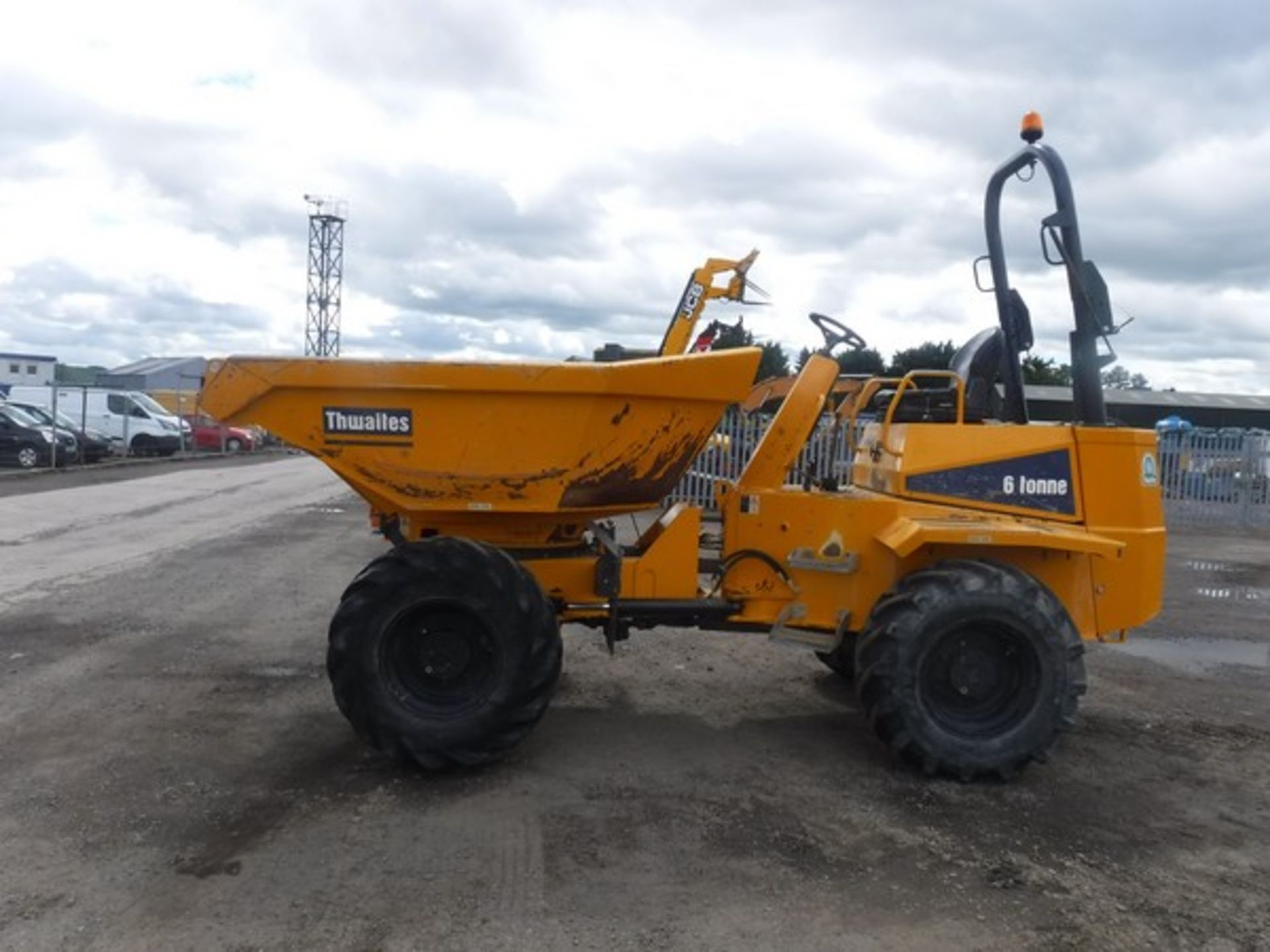 THWAITES 6TON SWIVEL SKIP DITE DUMPER 2014 - 1517HRS (NOT VERIFIED) - Image 4 of 7