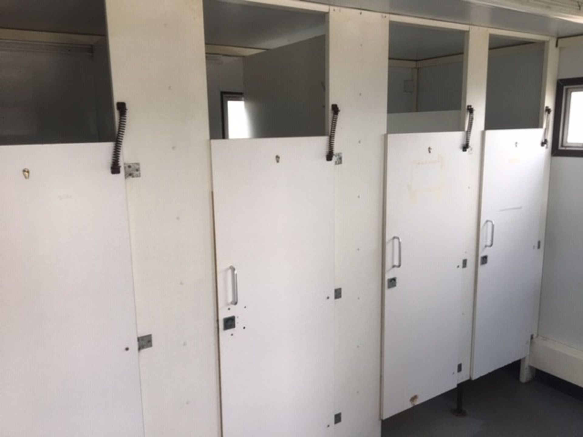 LADIES &amp;amp; GENTS PLASTISOL TOILET BLOCK 30x12 WITH HEAVY DUTY JACKLEGS LADIES C/W - 4 x WC CU - Image 4 of 16